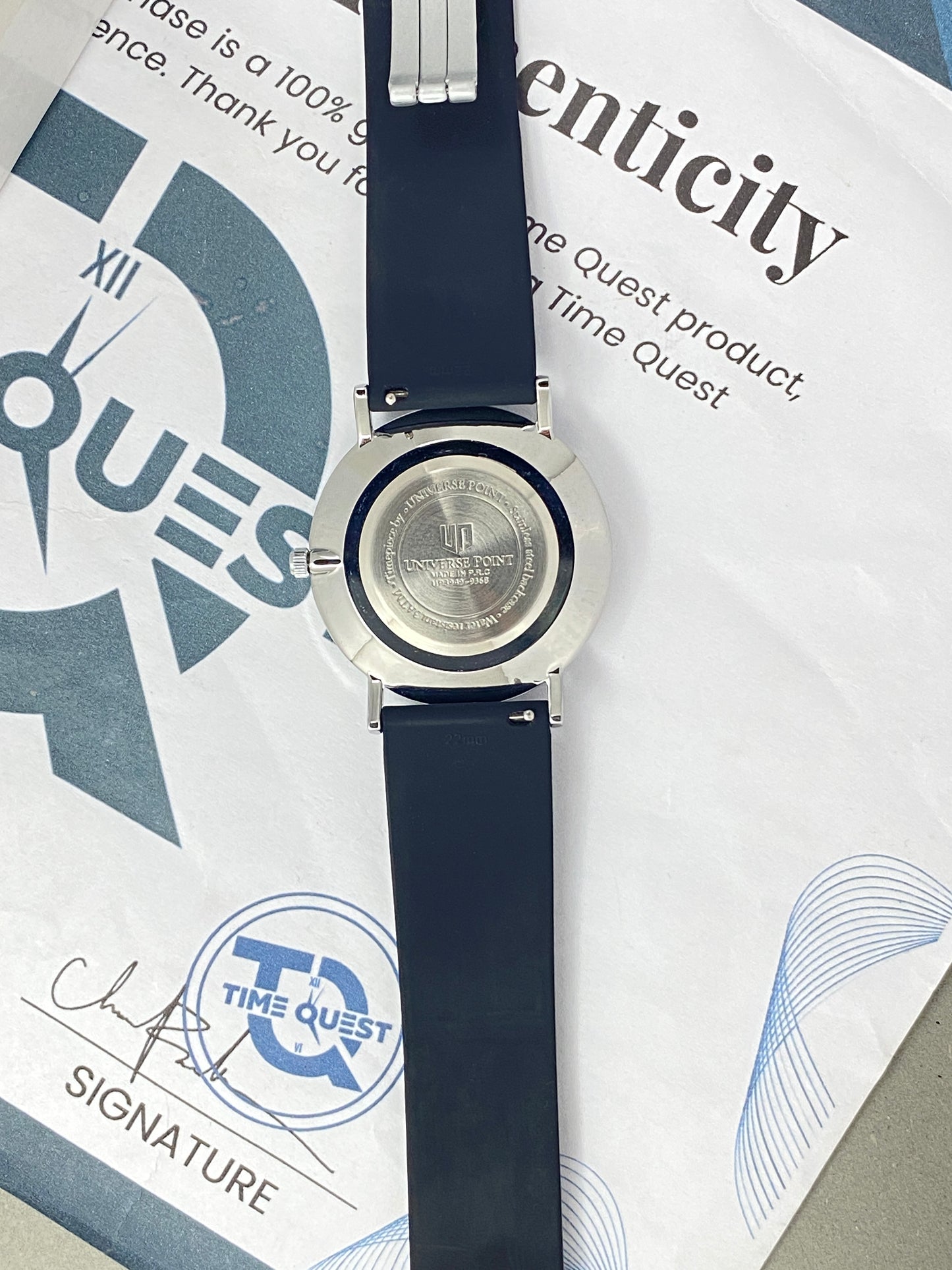 Universe Point Magnetic Lock & Silicone Rubber Straps Wrist Watch For Men