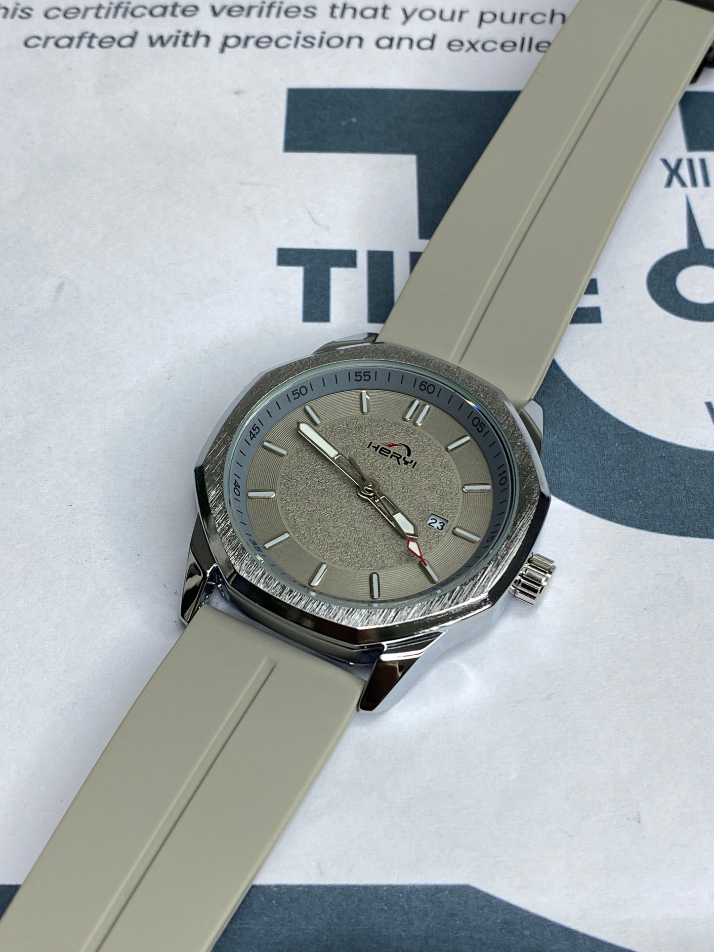 Heyri - Silicone Straps & Magnetic Lock Watch
