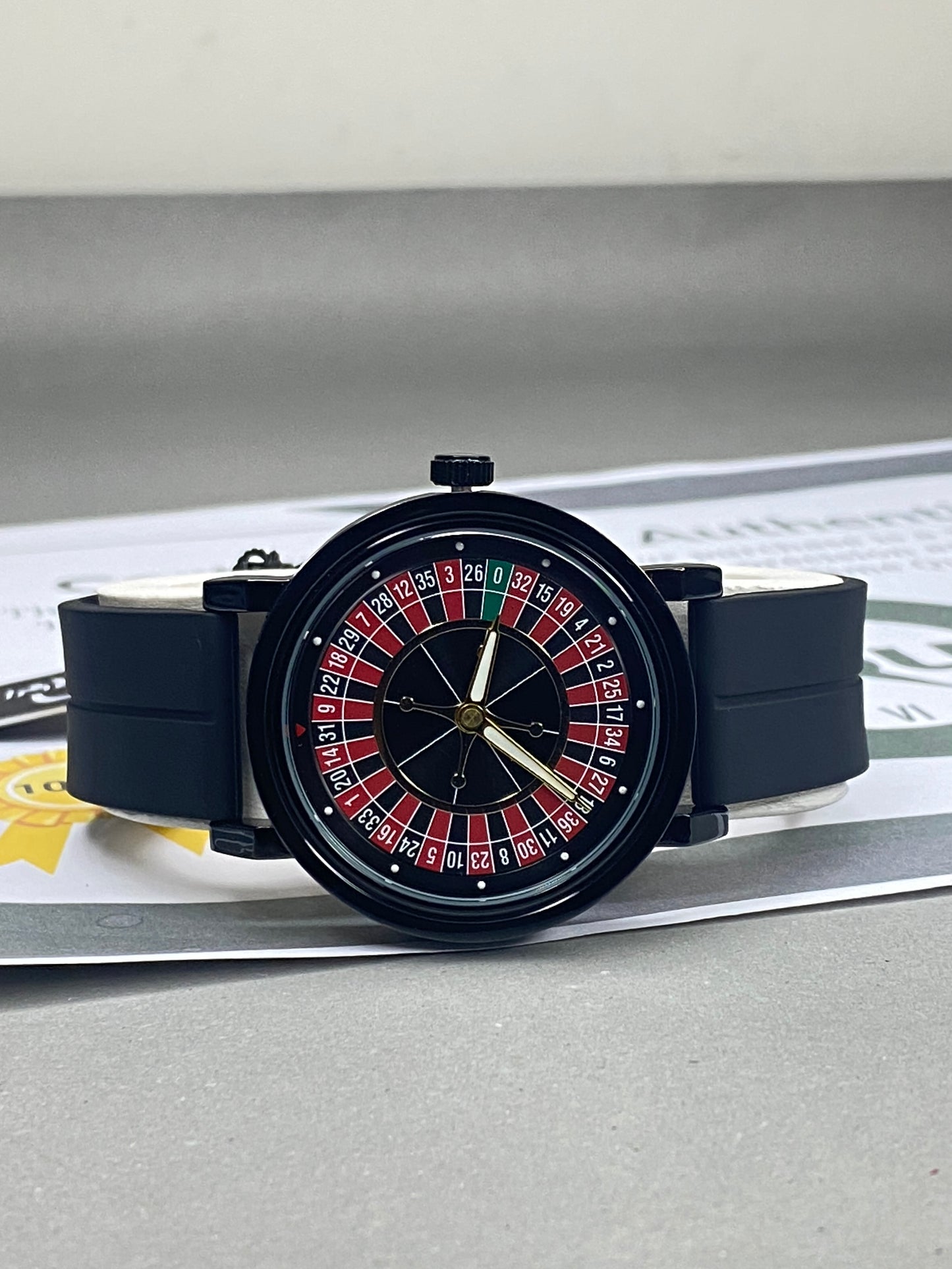 HERYI Rotatory Dial Caseno Design Men’s Watch with Magnetic Lock and Silicon Strap