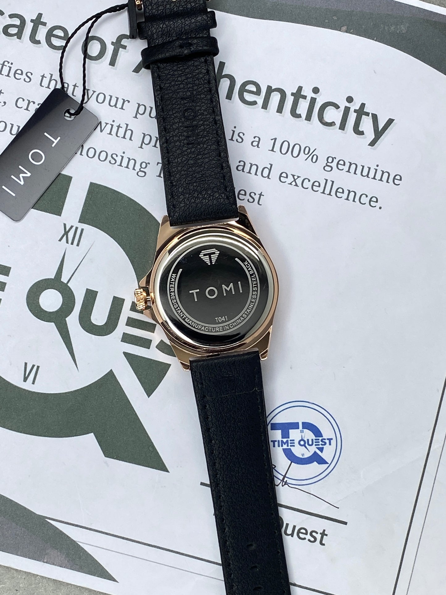 TOMI T-041 Analog Quartz Movement Round Dial Straps Watch With Date Display For Men