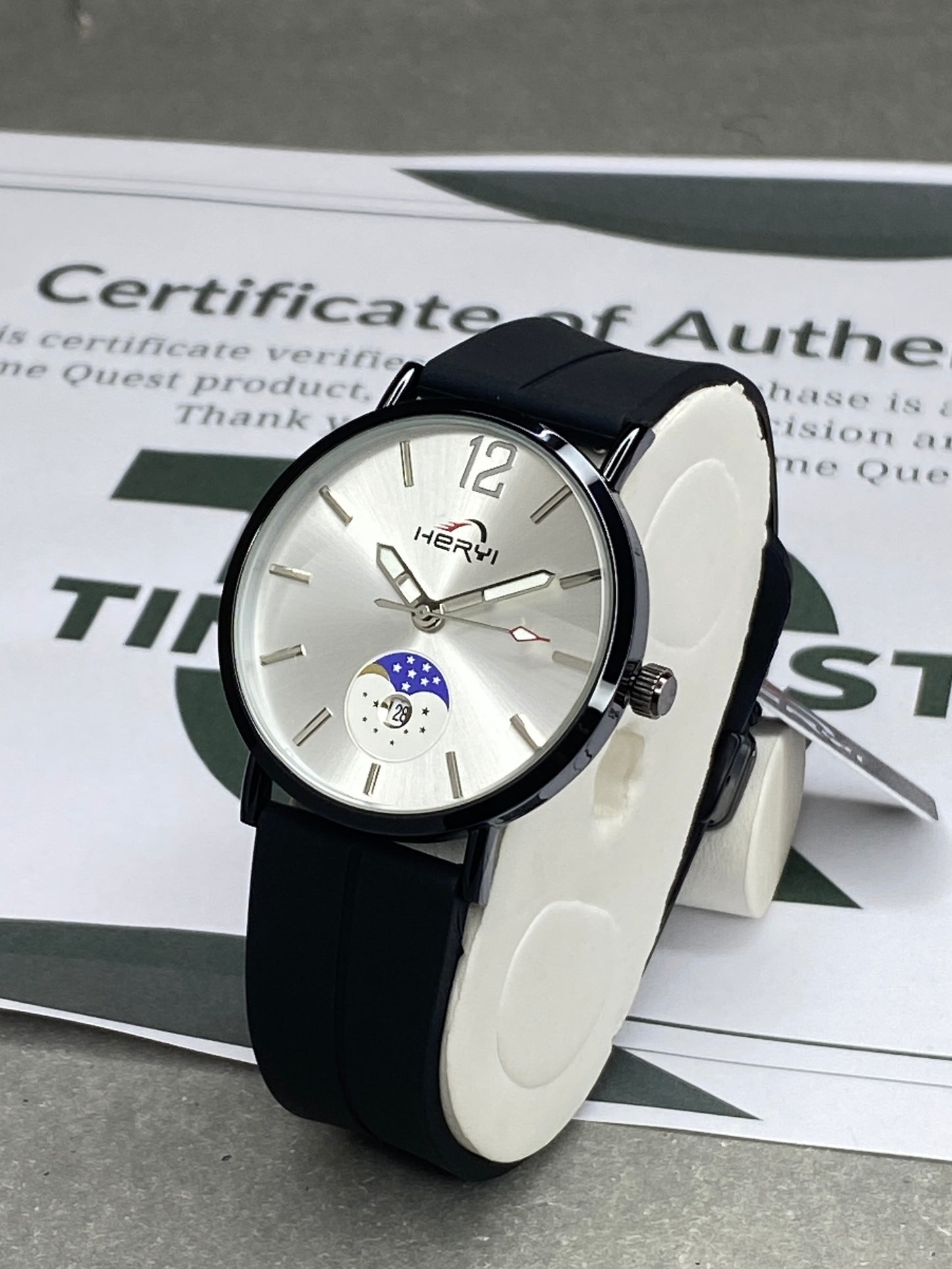 HERYI Analog Quartz Movement Round Dial Silicone Straps Watch With Date Display