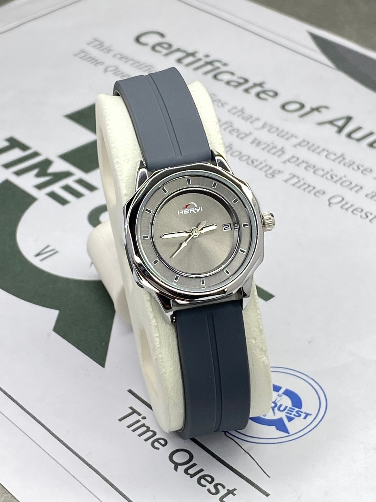 Heyri Ladies Octagonal Dial Analog Quartz Watch with Silicone Strap and Magnetic Lock – A Perfect Gift for Her