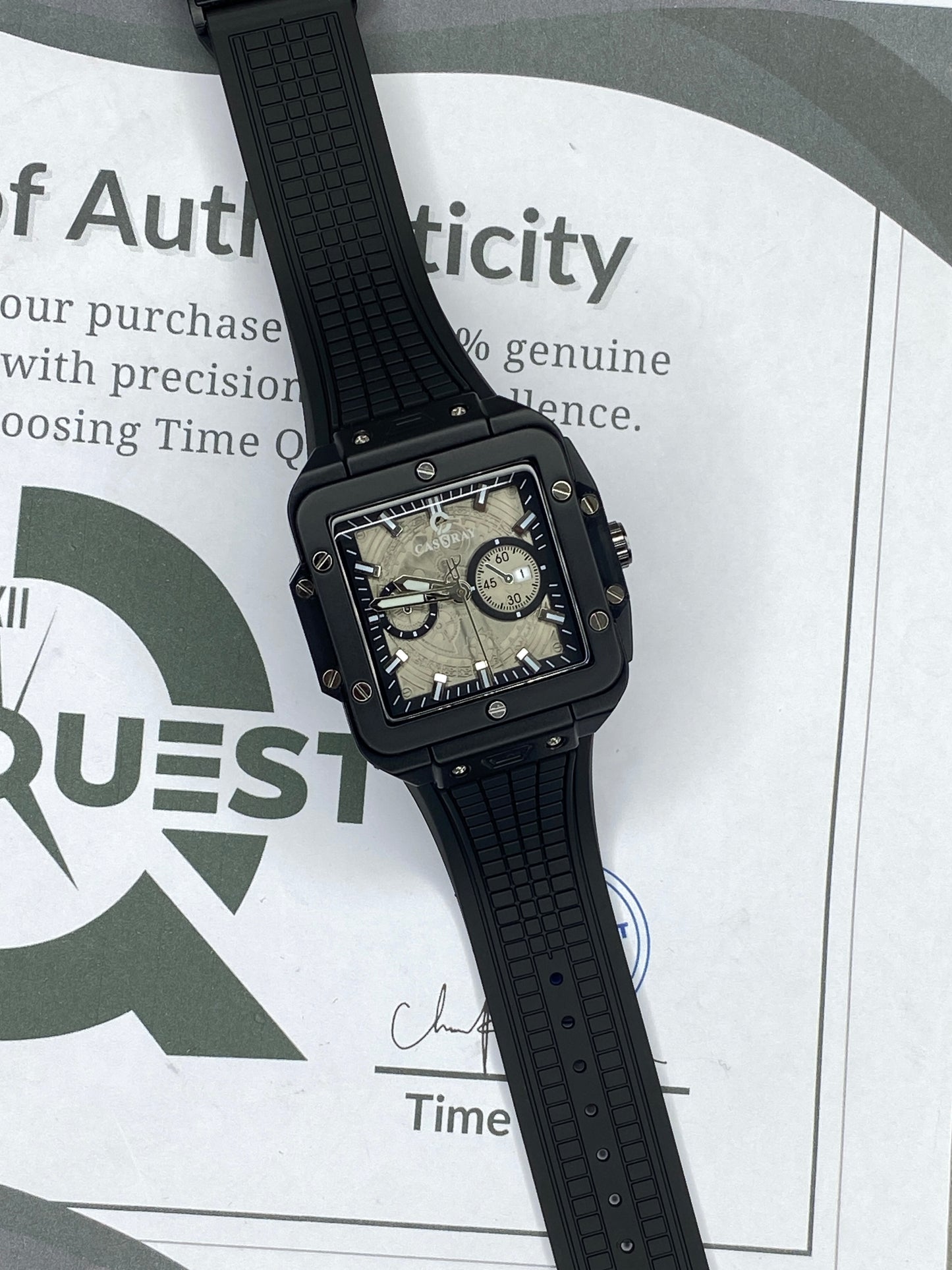 CASSRAY Men's Square Shape Metallic Dial Durable Rubber Straps Analog Quartz Watch With Date Display