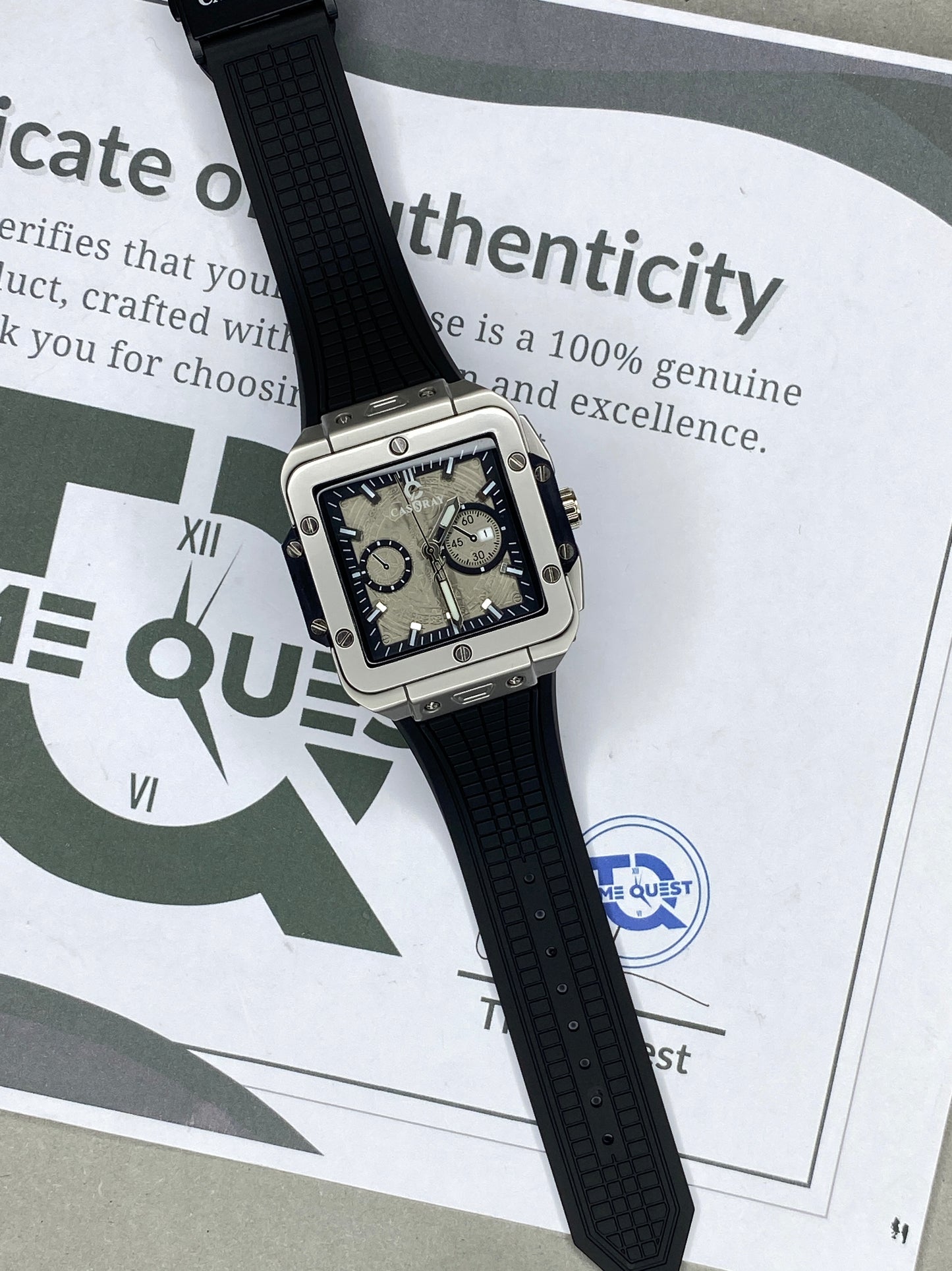 CASSRAY Square Shape Metallic Dial Rubber Straps Analog Quartz Watch With Date Display For Men