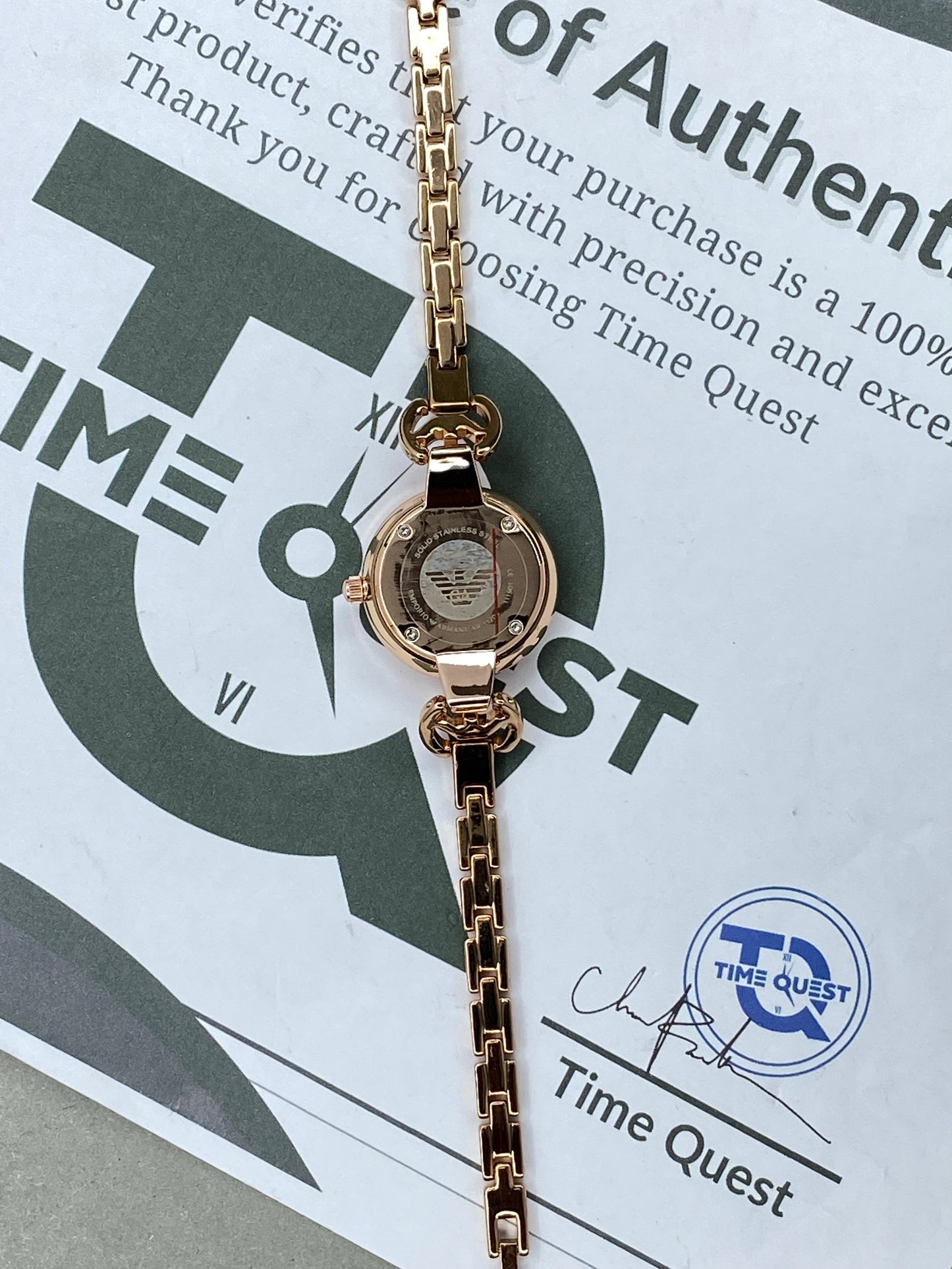 Luxury Round Dial Analog Display Stainless Steel Chain Watch for Ladies – A Perfect Gift for Her