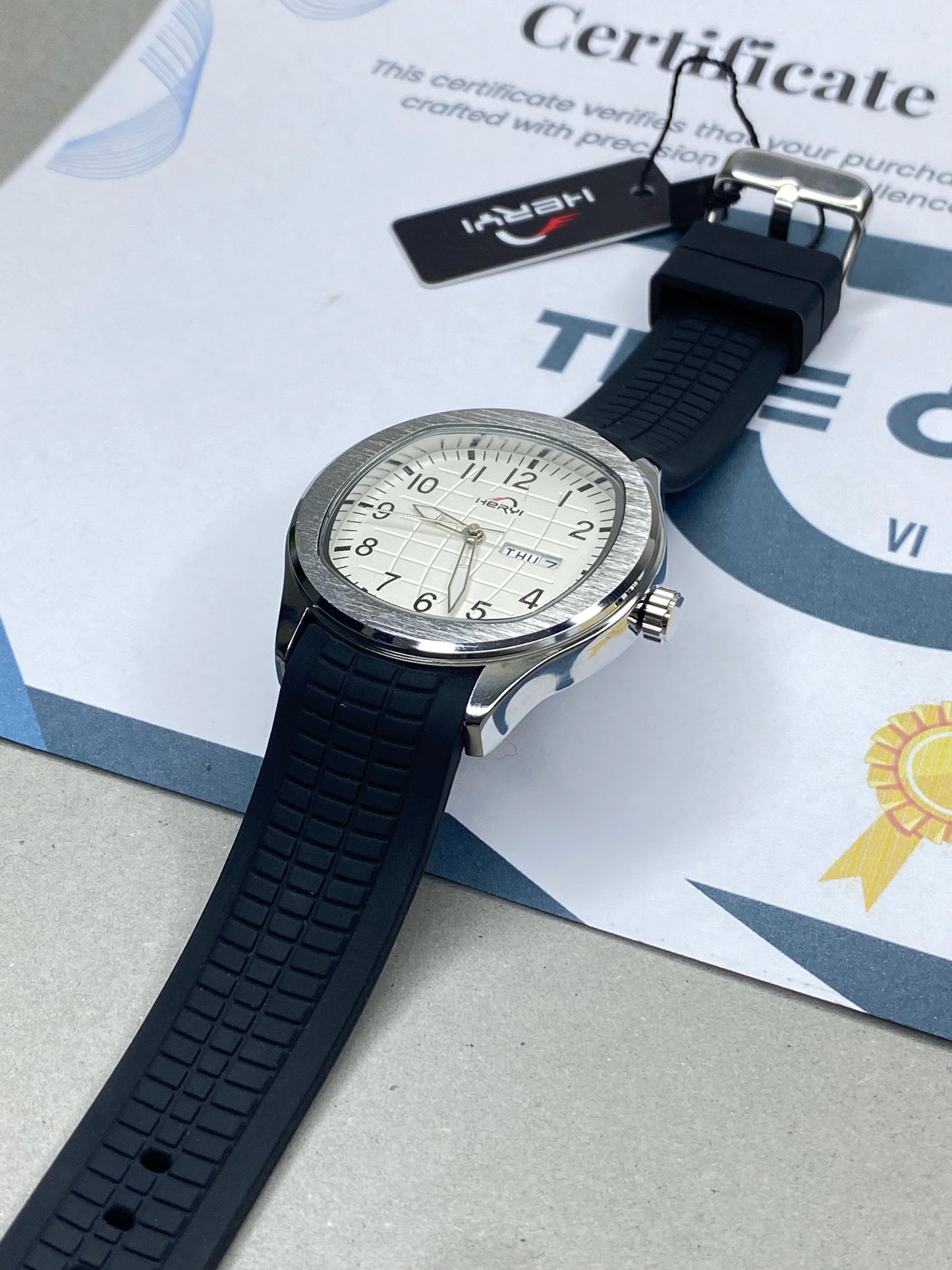 Heyri - Date & Day Silicone Strap Watch