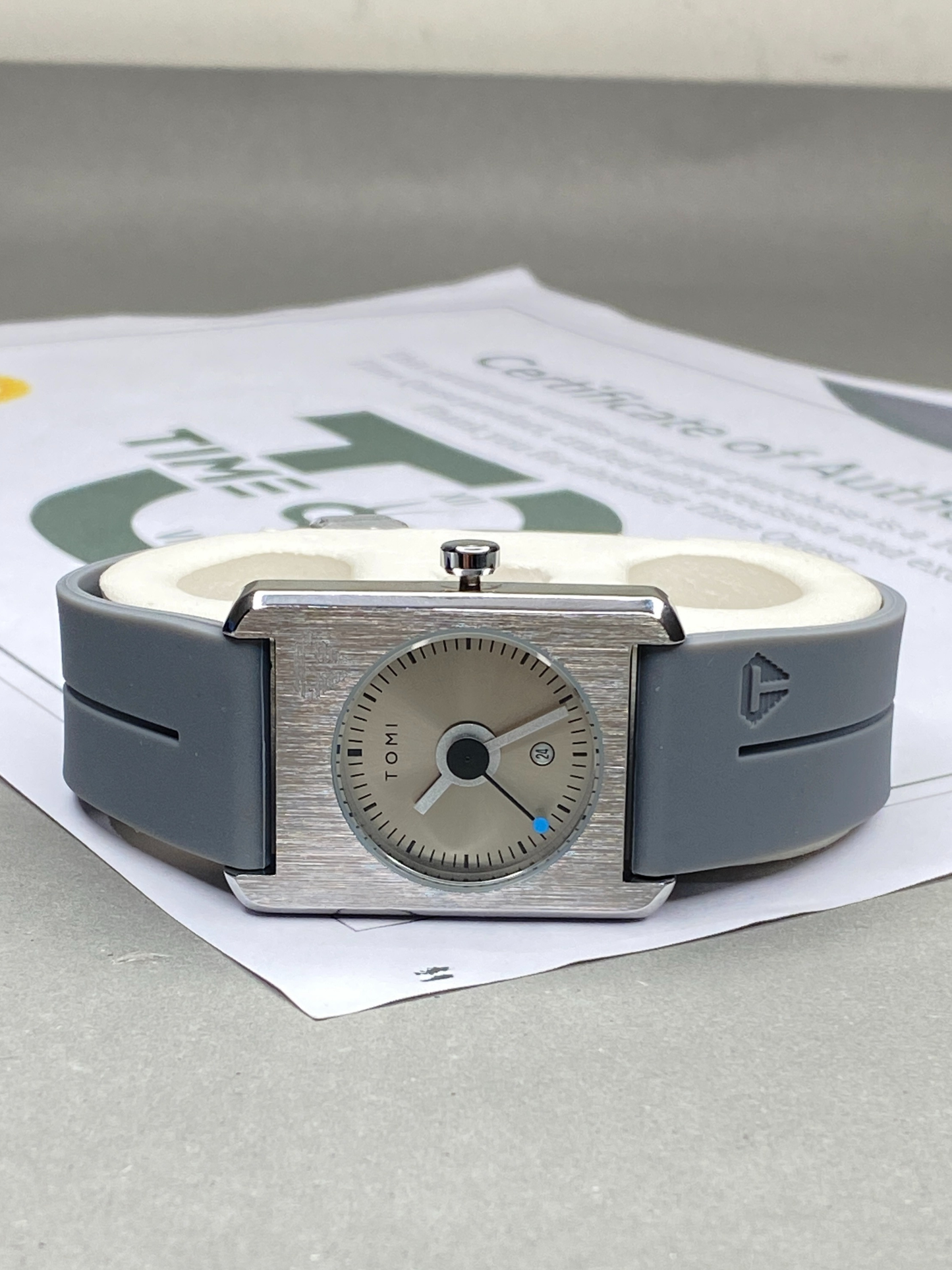 TOMI T-022 Analog Stainless Steel Case Silicone Straps Watch For Men