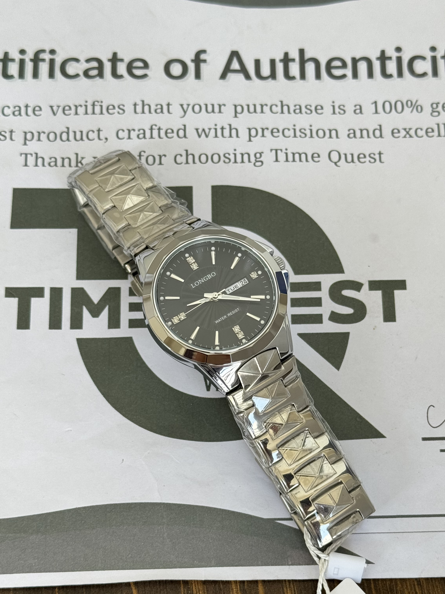 Longbo Stylish Round Dial Analog Quartz Men’s Watch with Stainless Steel Chain Date and Day Function