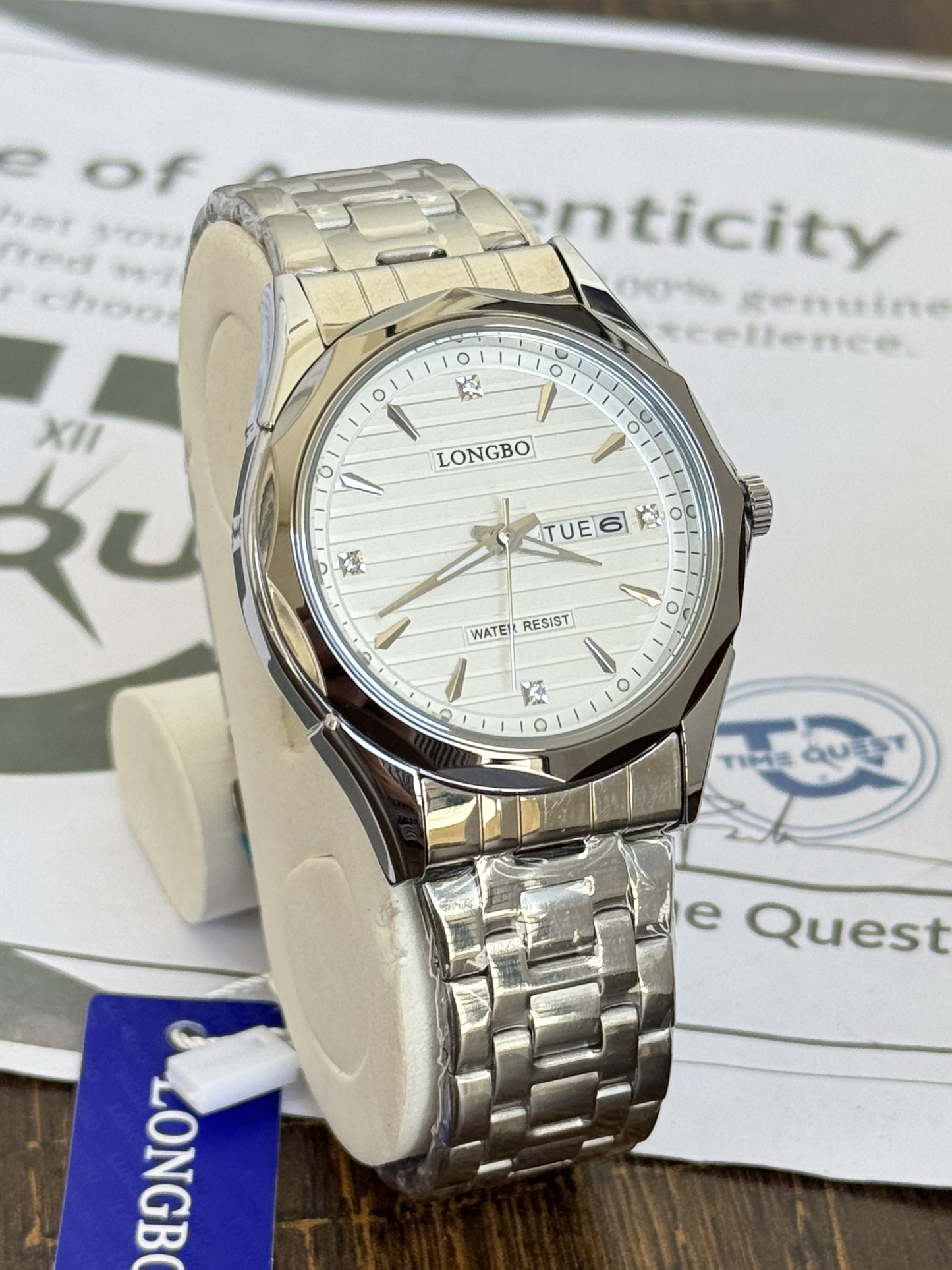 Longbo Stylish Round Dial Analog Quartz Men’s Watch with Stainless Steel Chain Date and Day Function