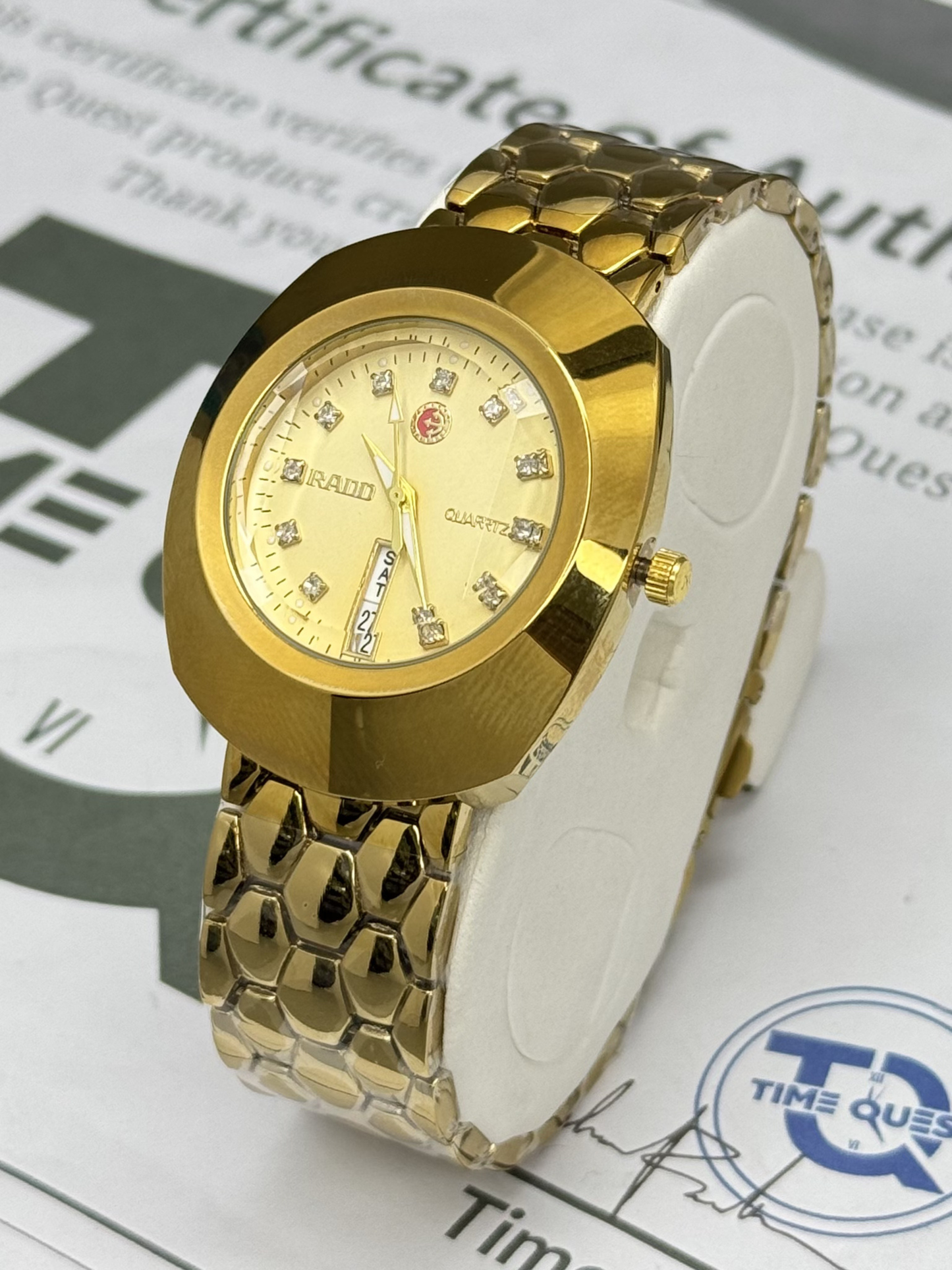 Men's Analog Quartz Movement Luxury Stainless Steel Chain Watch With Date & Day Display