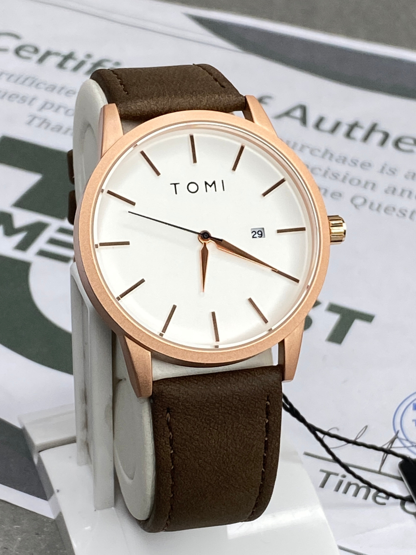 TOMI T-071 Analog Quartz Movement Round Dial Straps Watch With Date Display For Men