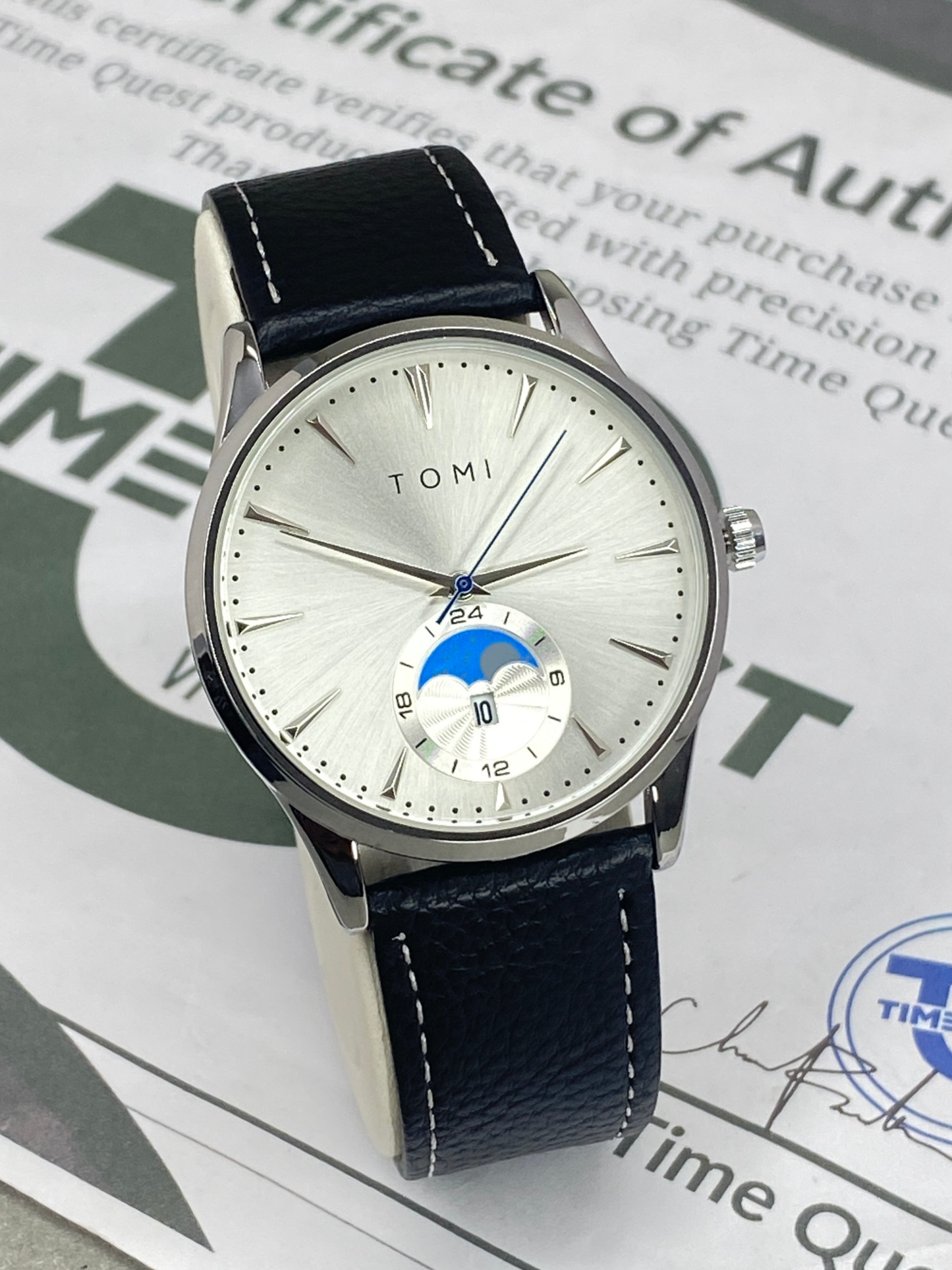 TOMI T-024 Round Dial Analog Quartz Movement Straps Watch With Magnetic Lock & Date Display