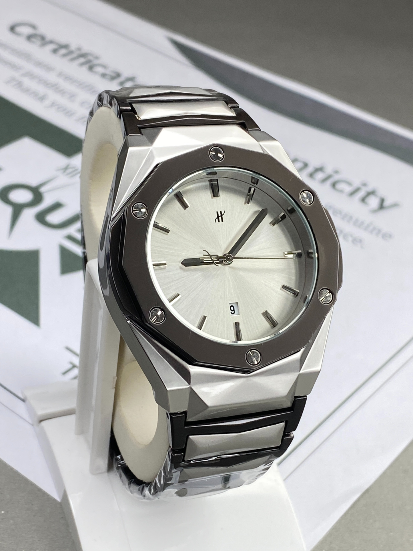 Hublot Geneve Butterfly Lock Chain Watch With Date Display For Men