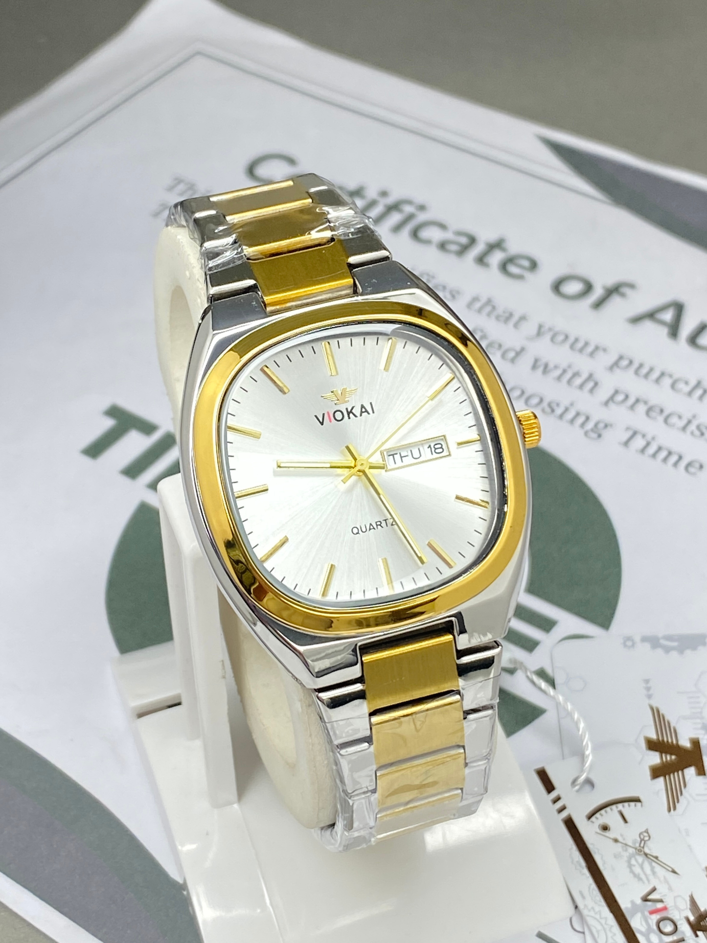 VIOKAI Analog Quartz Stainless Steel Made Chain Watch for Men With Date & Day Display