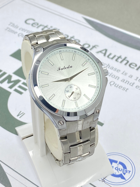 Men’s Down Second Round Dial Analog Watch with Stainless Steel Chain