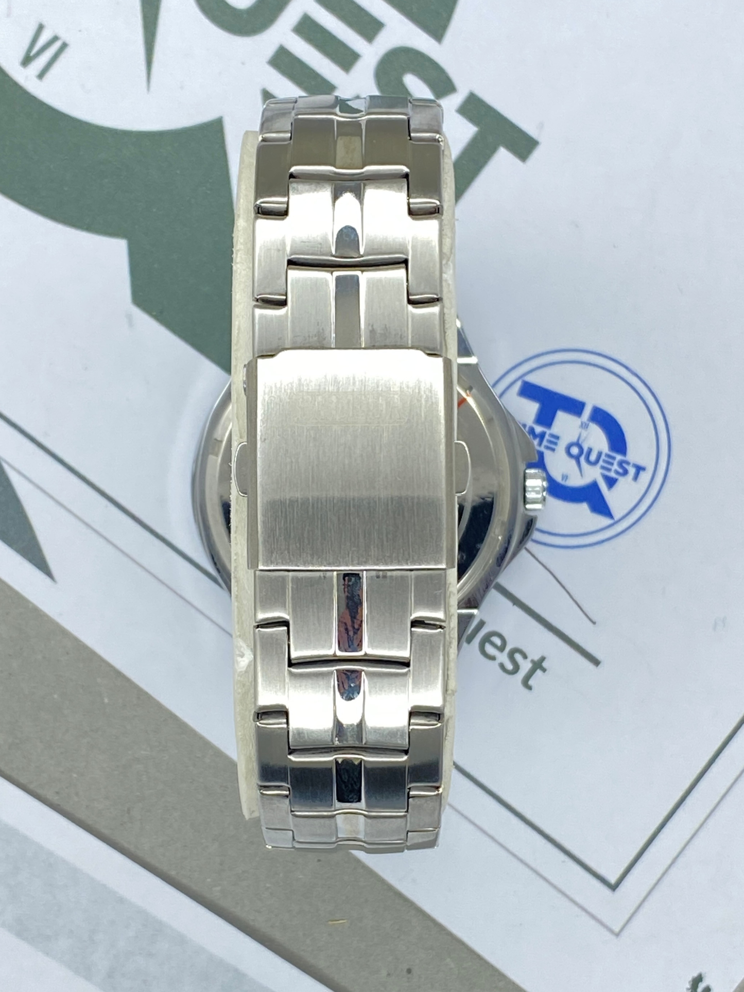 Men’s Down Second Round Dial Analog Watch with Stainless Steel Chain