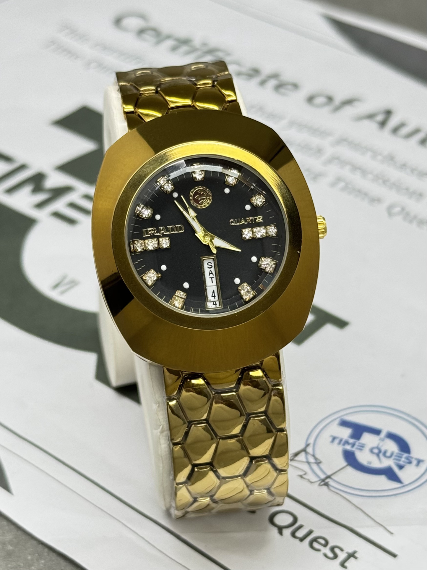 Men's Analog Quartz Movement Luxury Stainless Steel Chain Watch With Date & Day Display