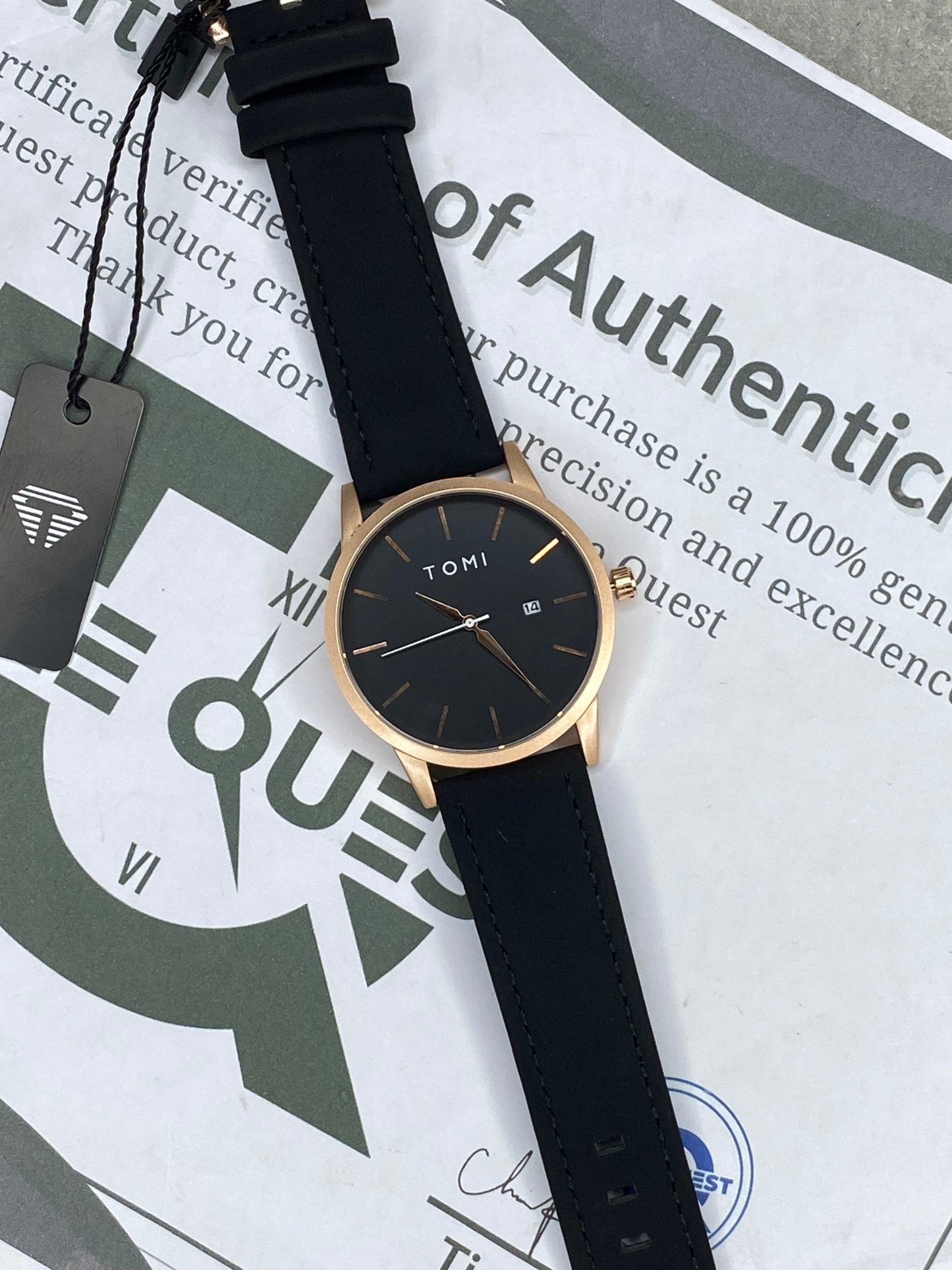 TOMI T-071 Analog Quartz Movement Round Dial Straps Watch With Date Display For Men