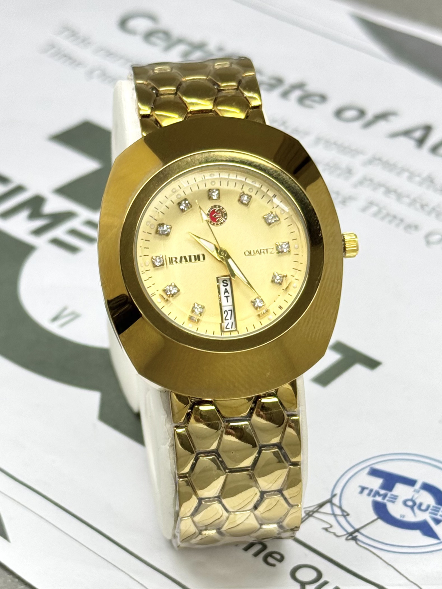 Men's Analog Quartz Movement Luxury Stainless Steel Chain Watch With Date & Day Display