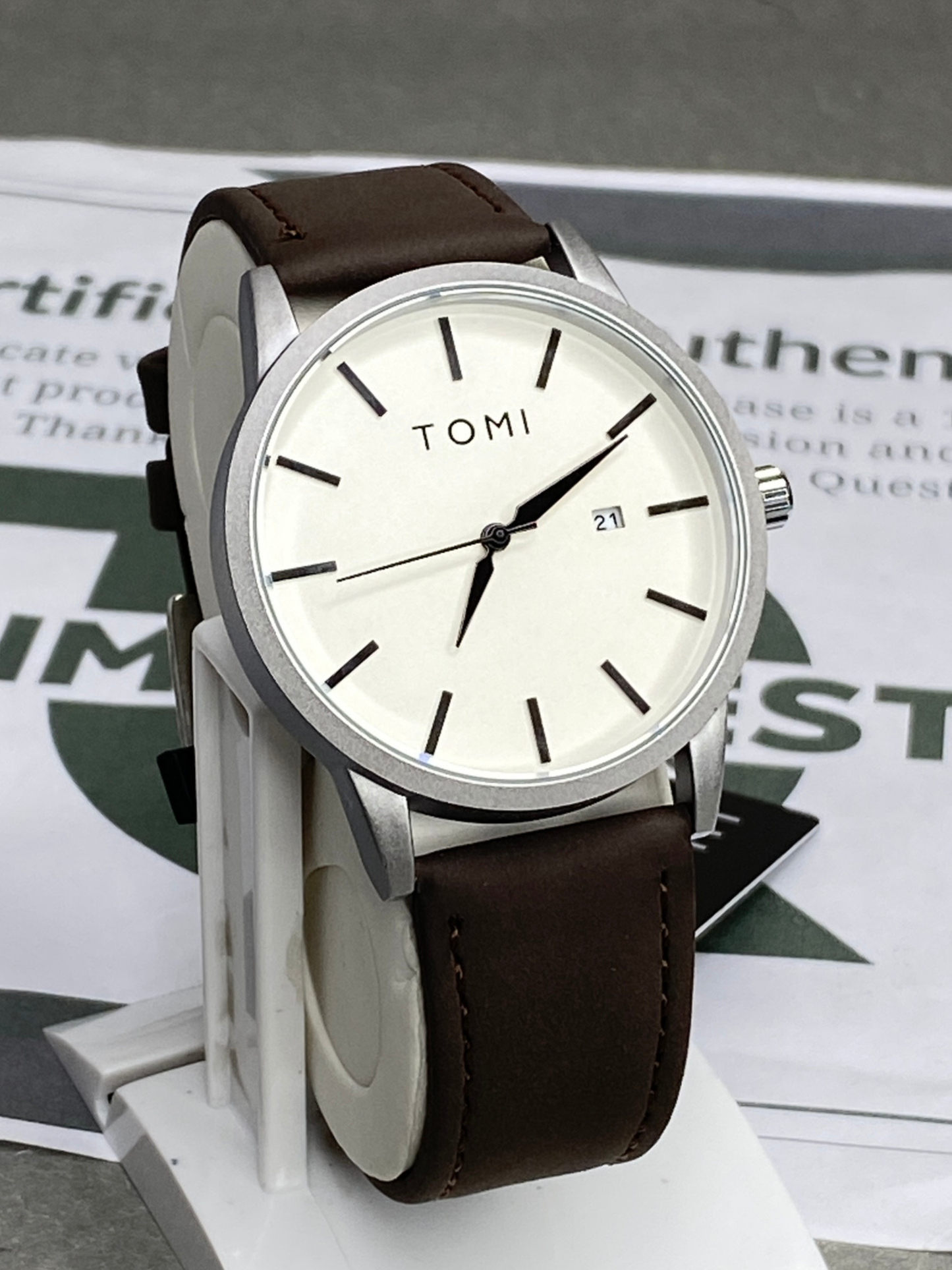 TOMI T-071 Analog Quartz Movement Round Dial Straps Watch With Date Display For Men