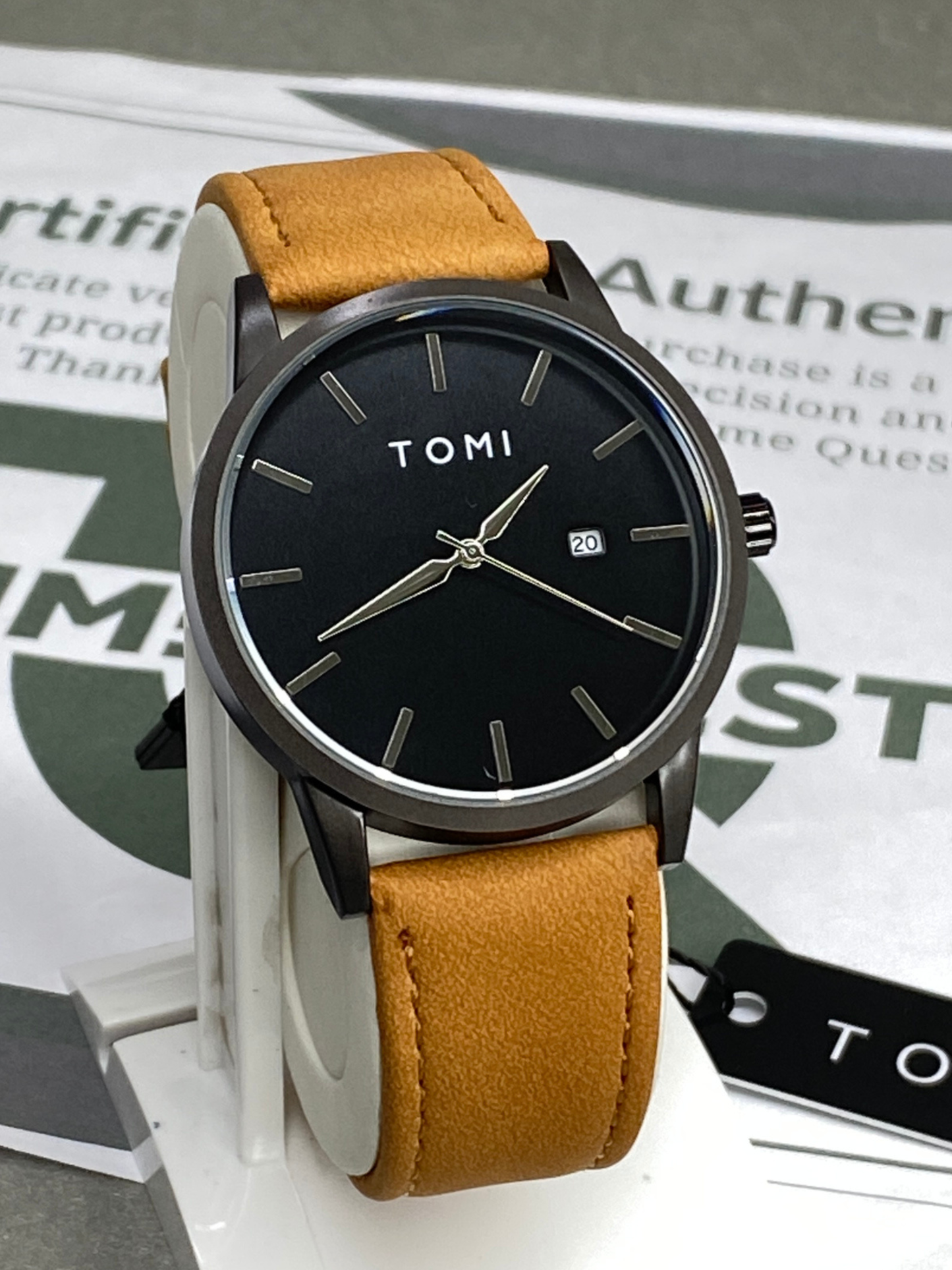 TOMI T-071 Analog Quartz Movement Round Dial Straps Watch With Date Display For Men