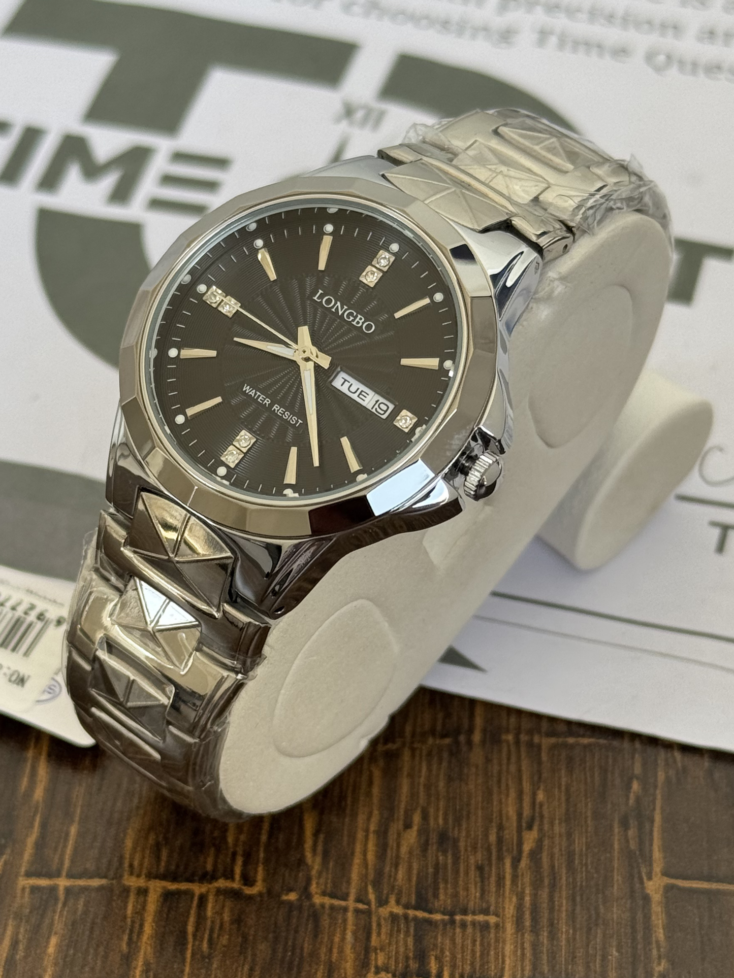 Longbo Stylish Round Dial Analog Quartz Men’s Watch with Stainless Steel Chain Date and Day Function