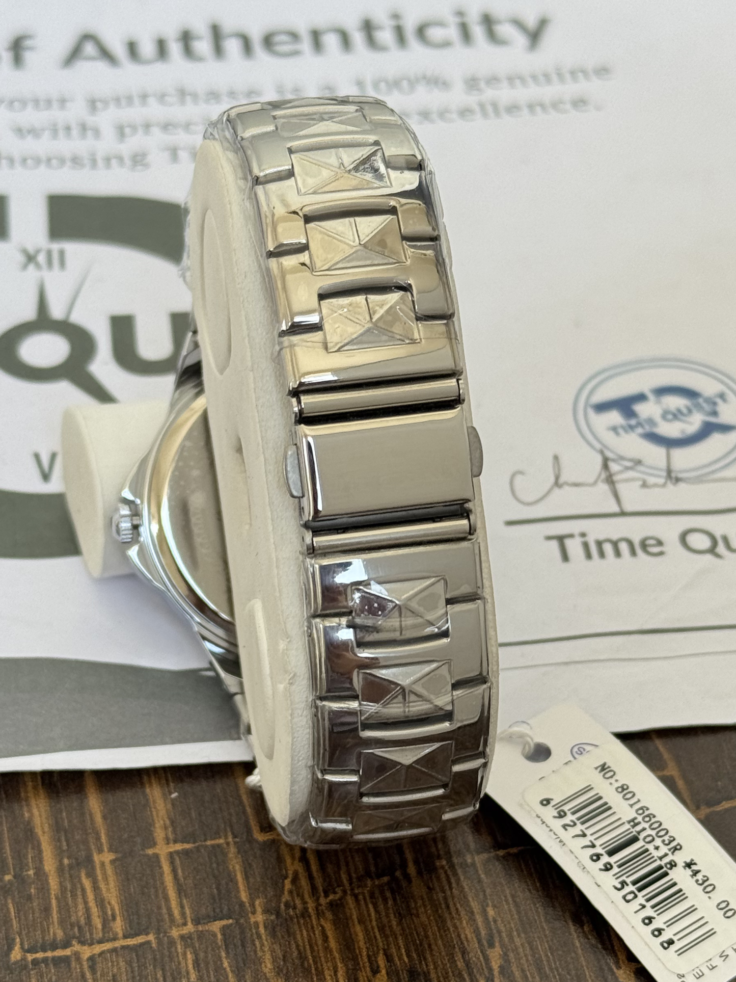 Longbo Stylish Round Dial Analog Quartz Men’s Watch with Stainless Steel Chain Date and Day Function