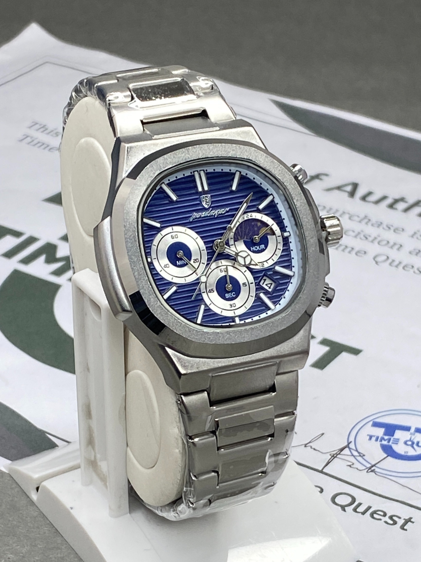 Men's Luxury Chronograph Working Analog Sweep Movement Chain Watch With Date Display