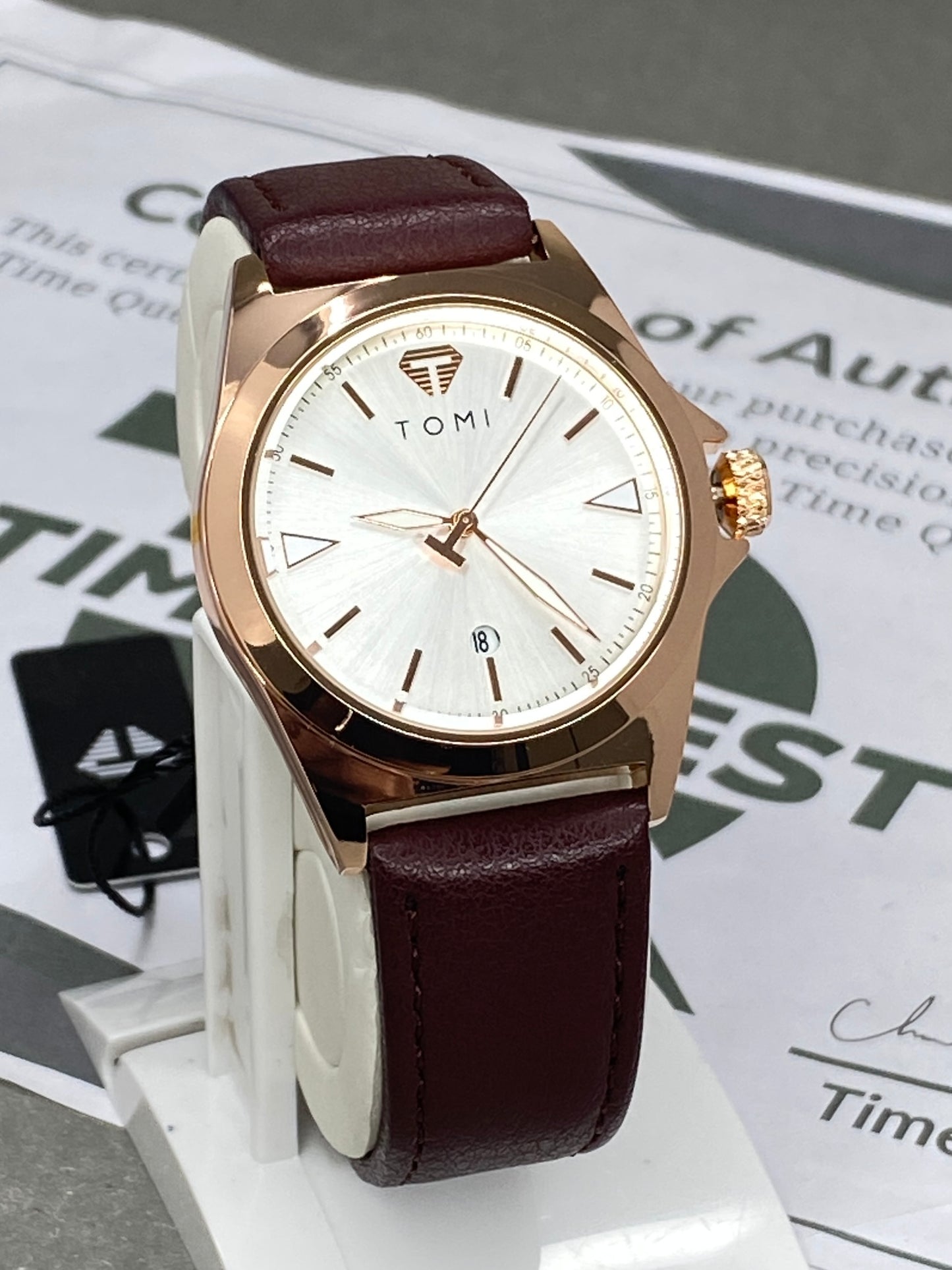 TOMI T-041 Analog Quartz Movement Round Dial Straps Watch With Date Display For Men