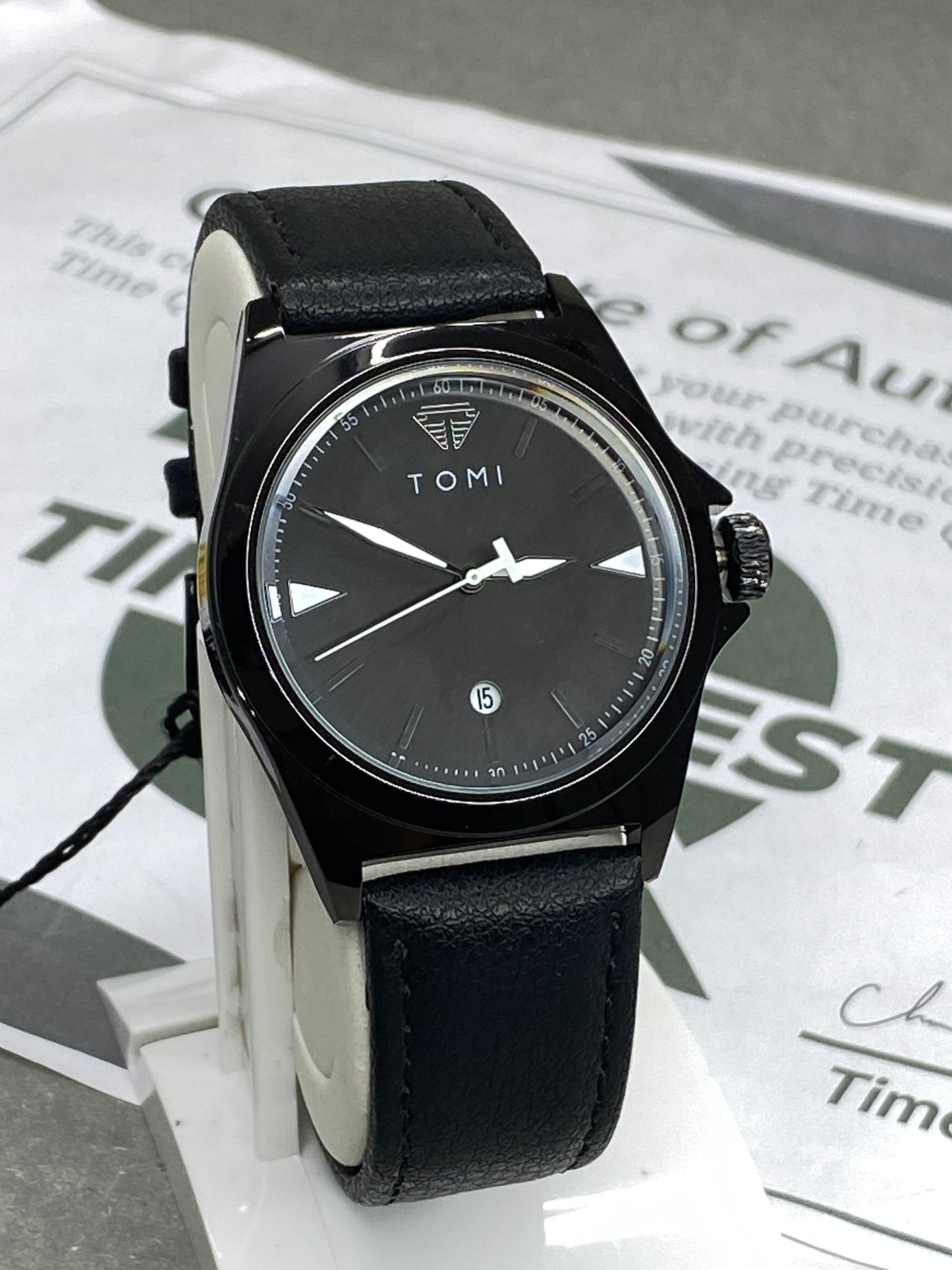 TOMI T-041 Analog Quartz Movement Round Dial Straps Watch With Date Display For Men