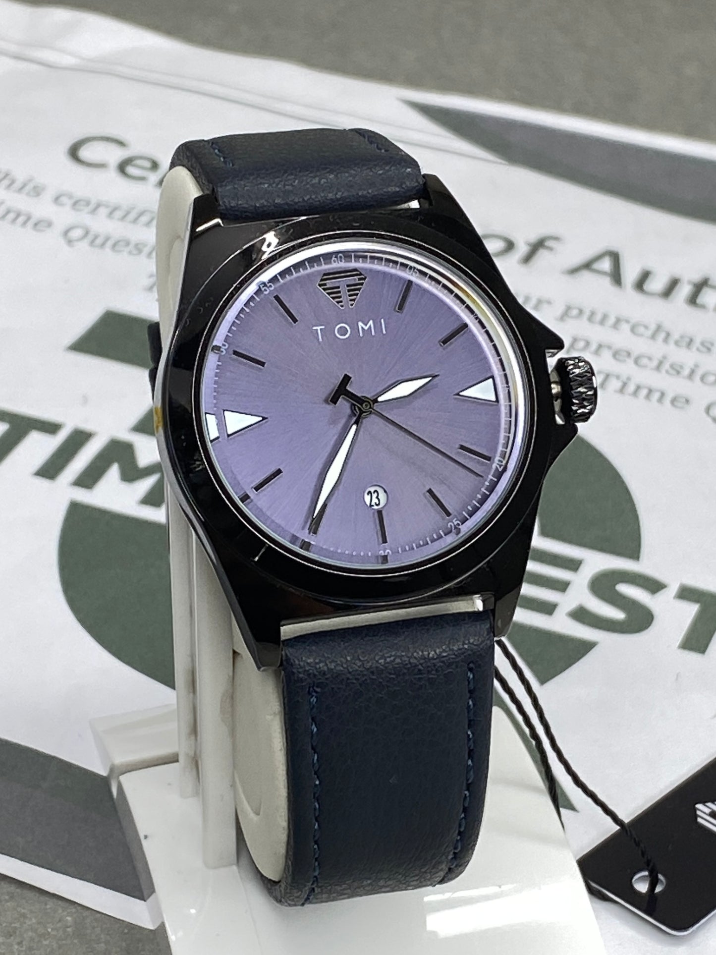 TOMI T-041 Analog Quartz Movement Round Dial Straps Watch With Date Display For Men