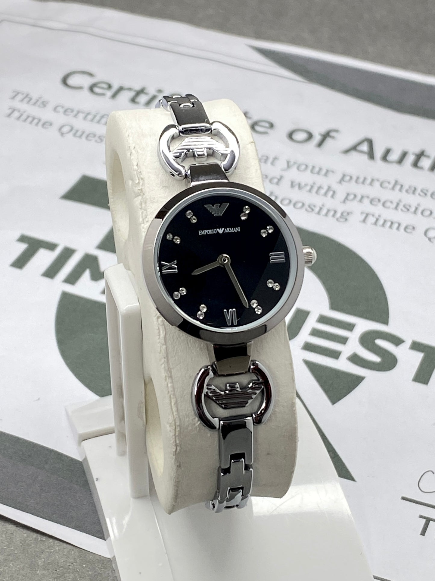 Luxury Round Dial Analog Display Stainless Steel Chain Watch for Ladies – A Perfect Gift for Her