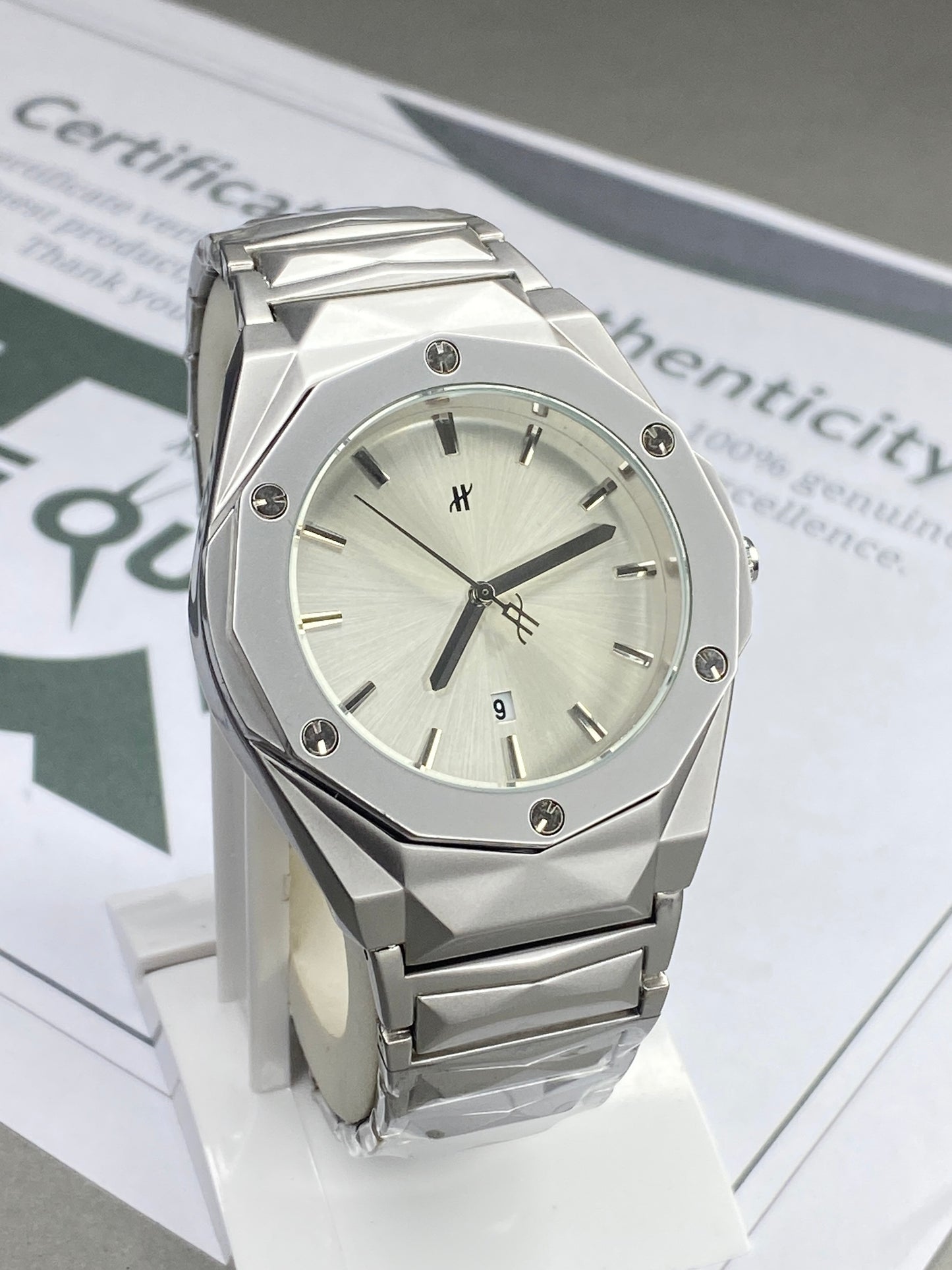 Hublot Geneve Butterfly Lock Chain Watch With Date Display For Men