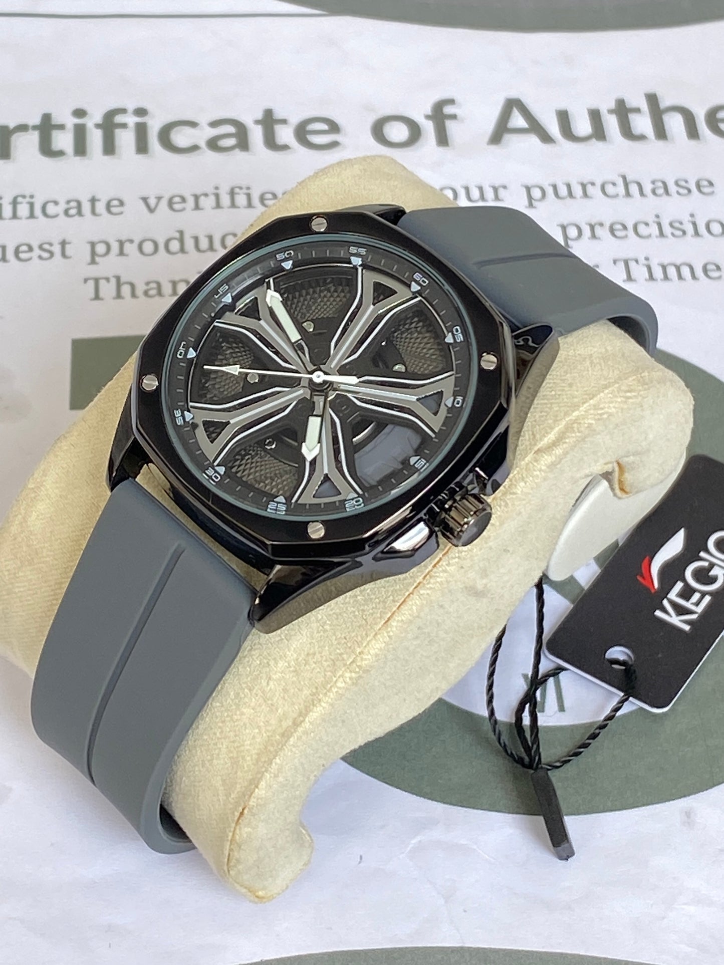 KEGIO Stylish Rotatory Wheel Dial Analog Quartz Men’s Watch with Silicone Strap and Magnetic Lock