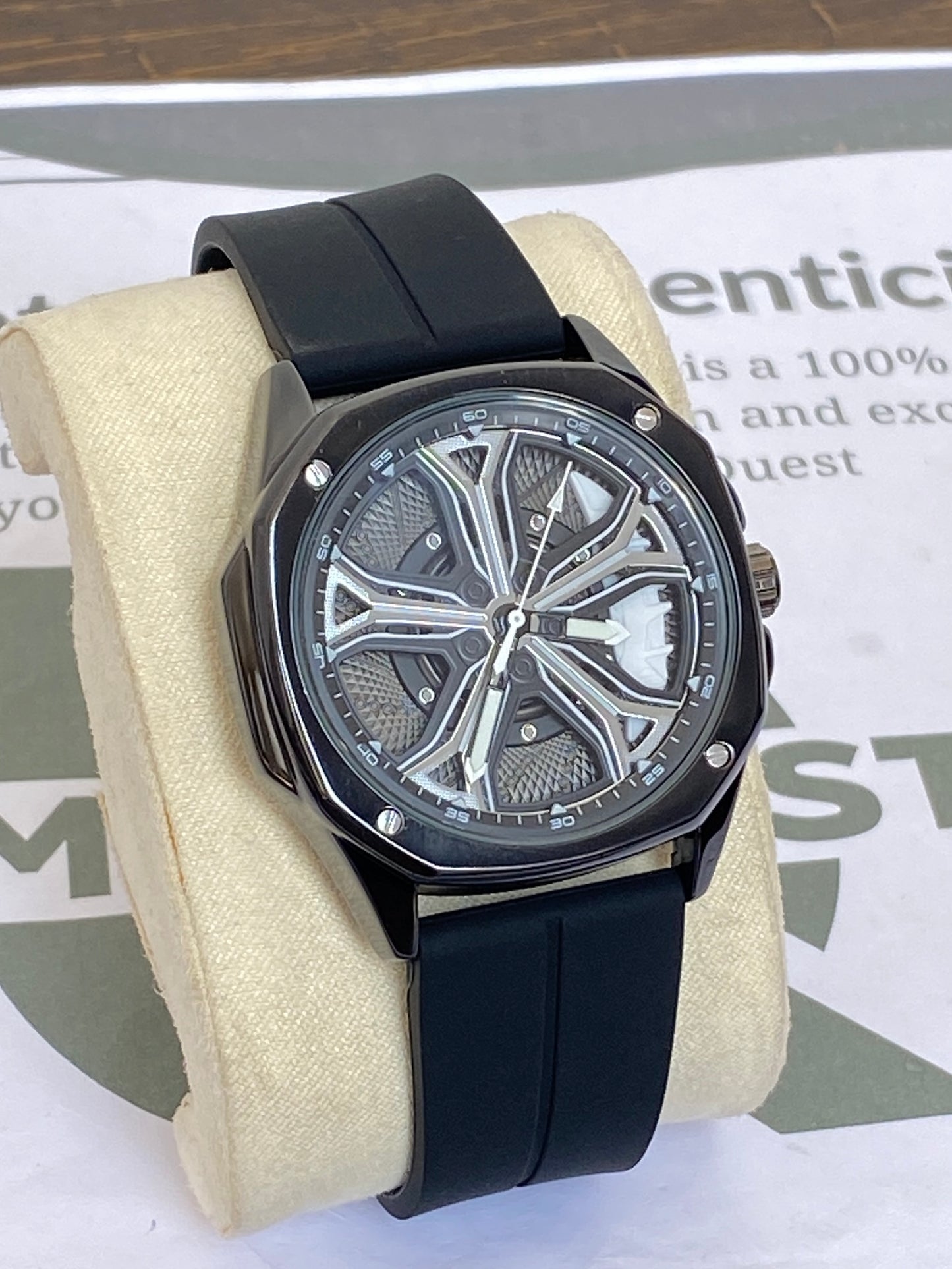 KEGIO Stylish Rotatory Wheel Dial Analog Quartz Men’s Watch with Silicone Strap and Magnetic Lock