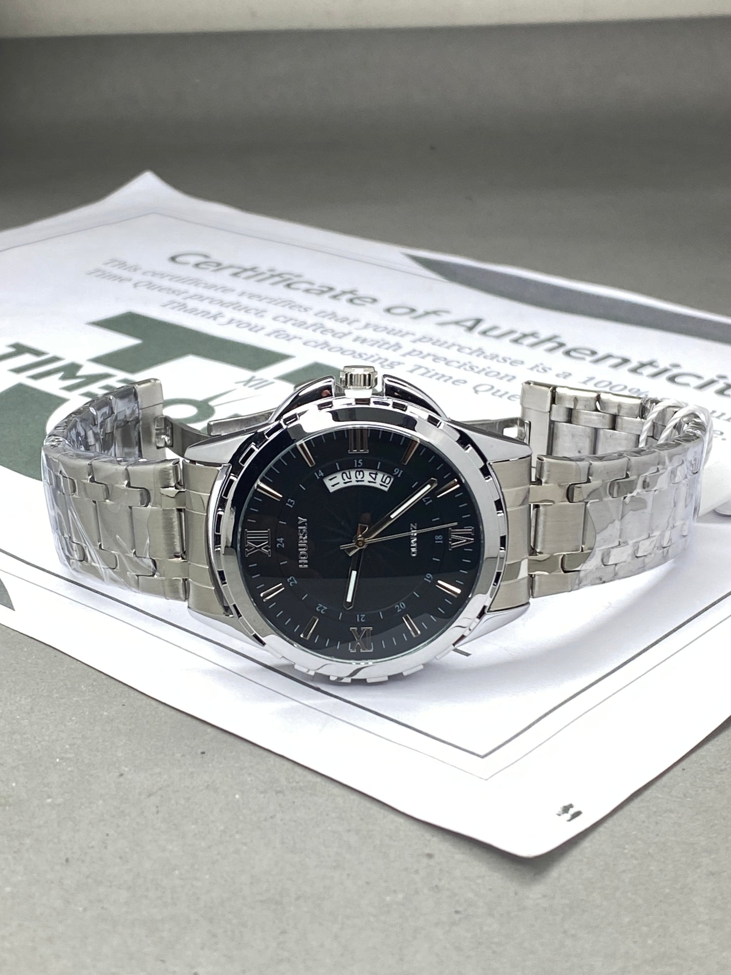 HOURSLY Analog Quartz Round Dial Premium Stainless Steel Chain Watch With Date Display