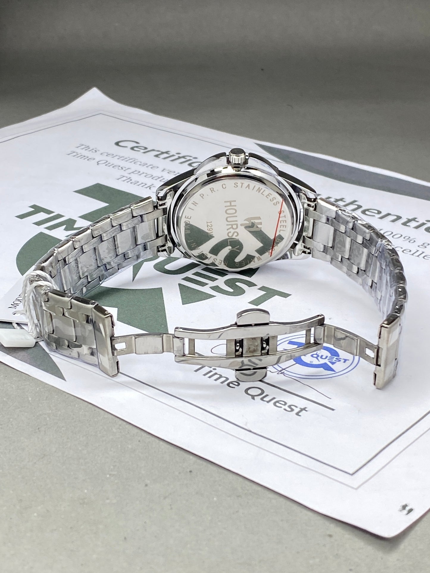 HOURSLY Analog Quartz Round Dial Premium Stainless Steel Chain Watch With Date Display