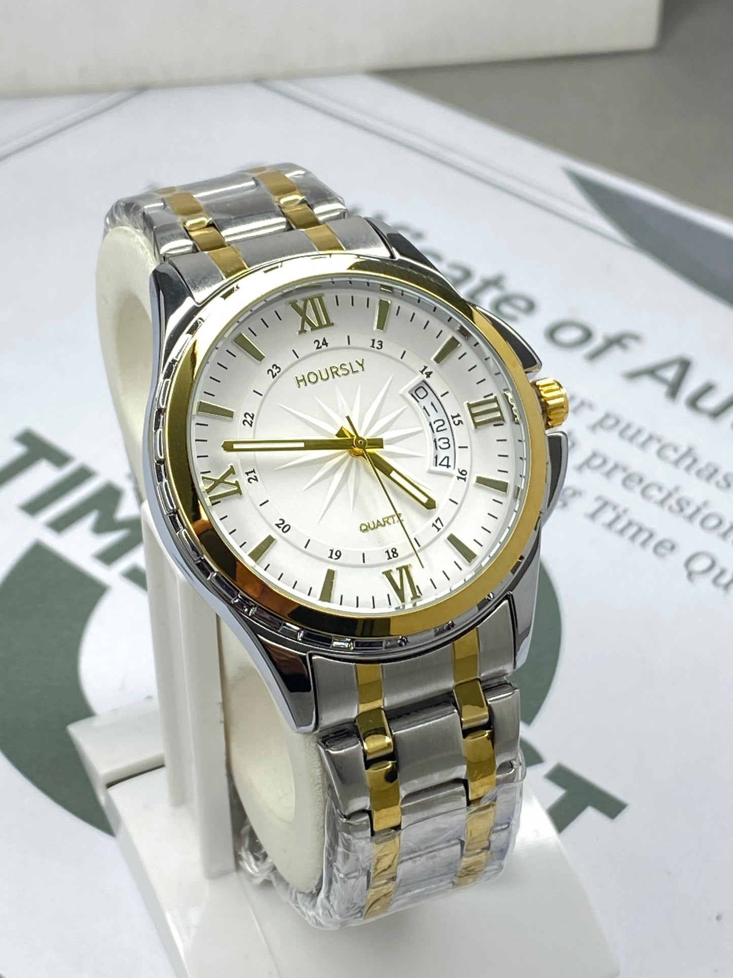 HOURSLY Analog Quartz Round Dial Premium Stainless Steel Chain Watch With Date Display