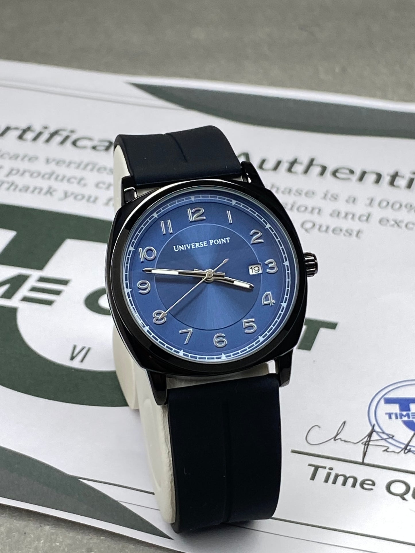 Universe Point Slim Design Magnetic Lock & Silicone Straps Watch - Black Blue
