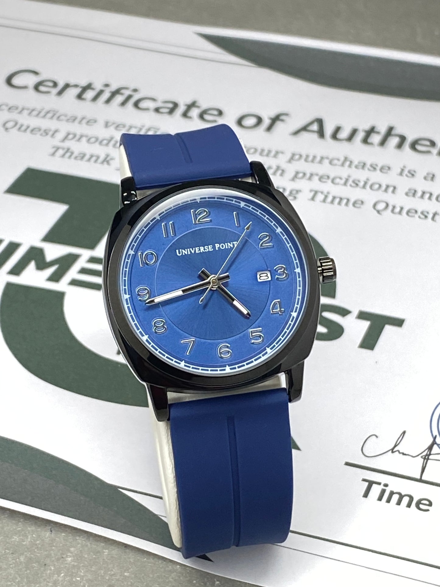 Universe Point Slim Design Magnetic Lock & Silicone Straps Watch - Black Blue