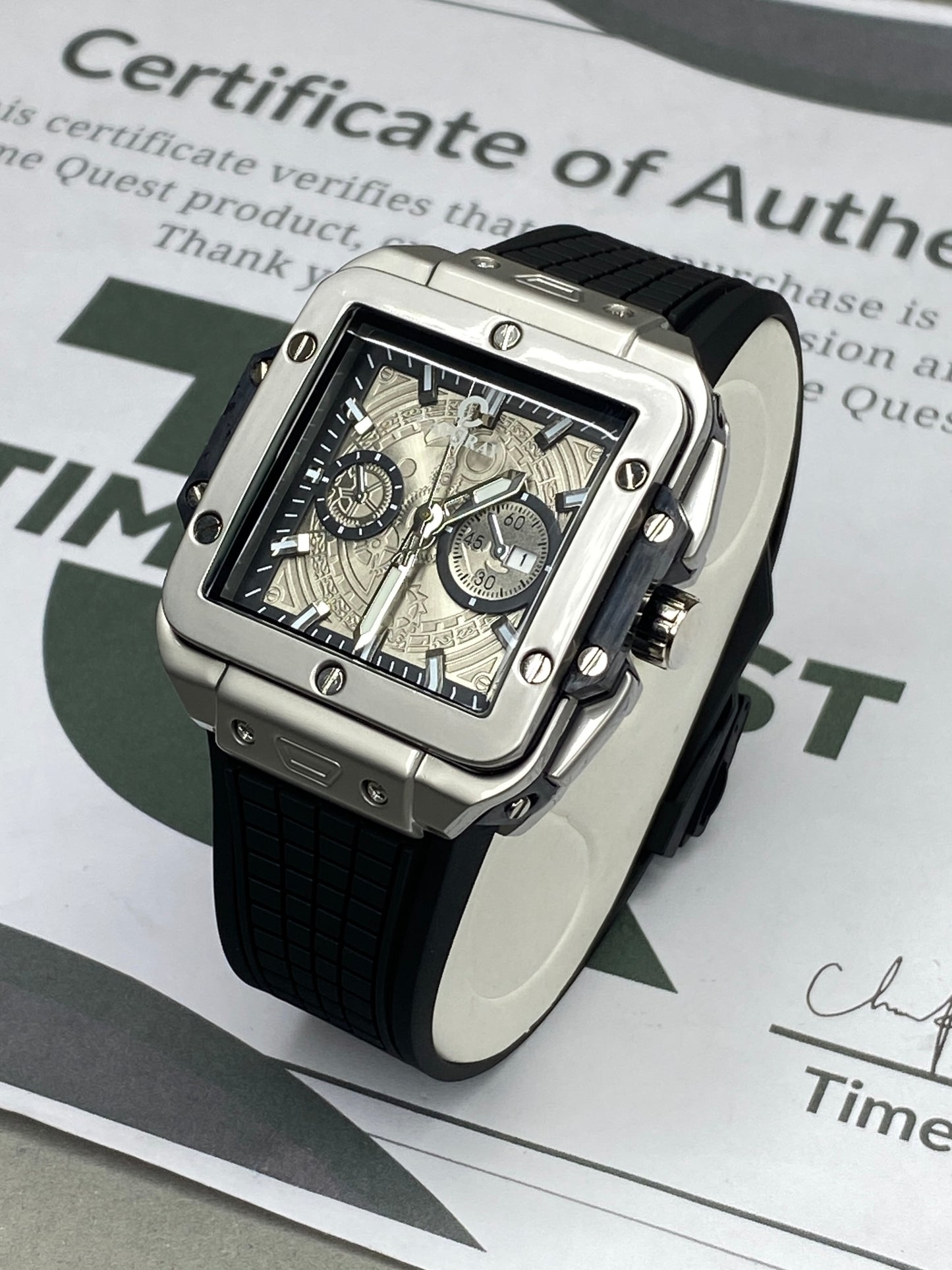 CASSRAY Square Shape Metallic Dial Rubber Straps Analog Quartz Watch With Date Display For Men