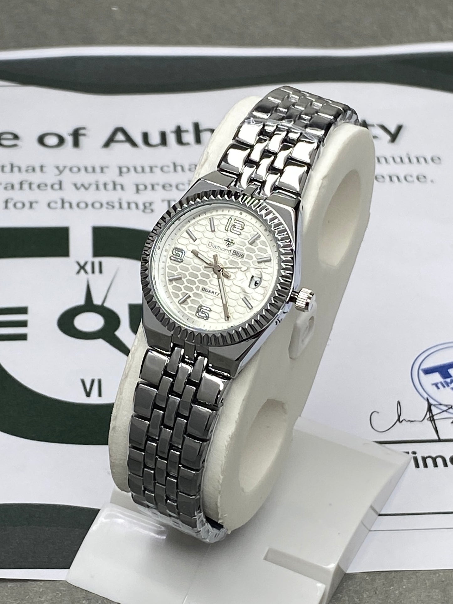 Luxury Diamond Blue Round Dial Chain Watch – Stylish Gift for Her