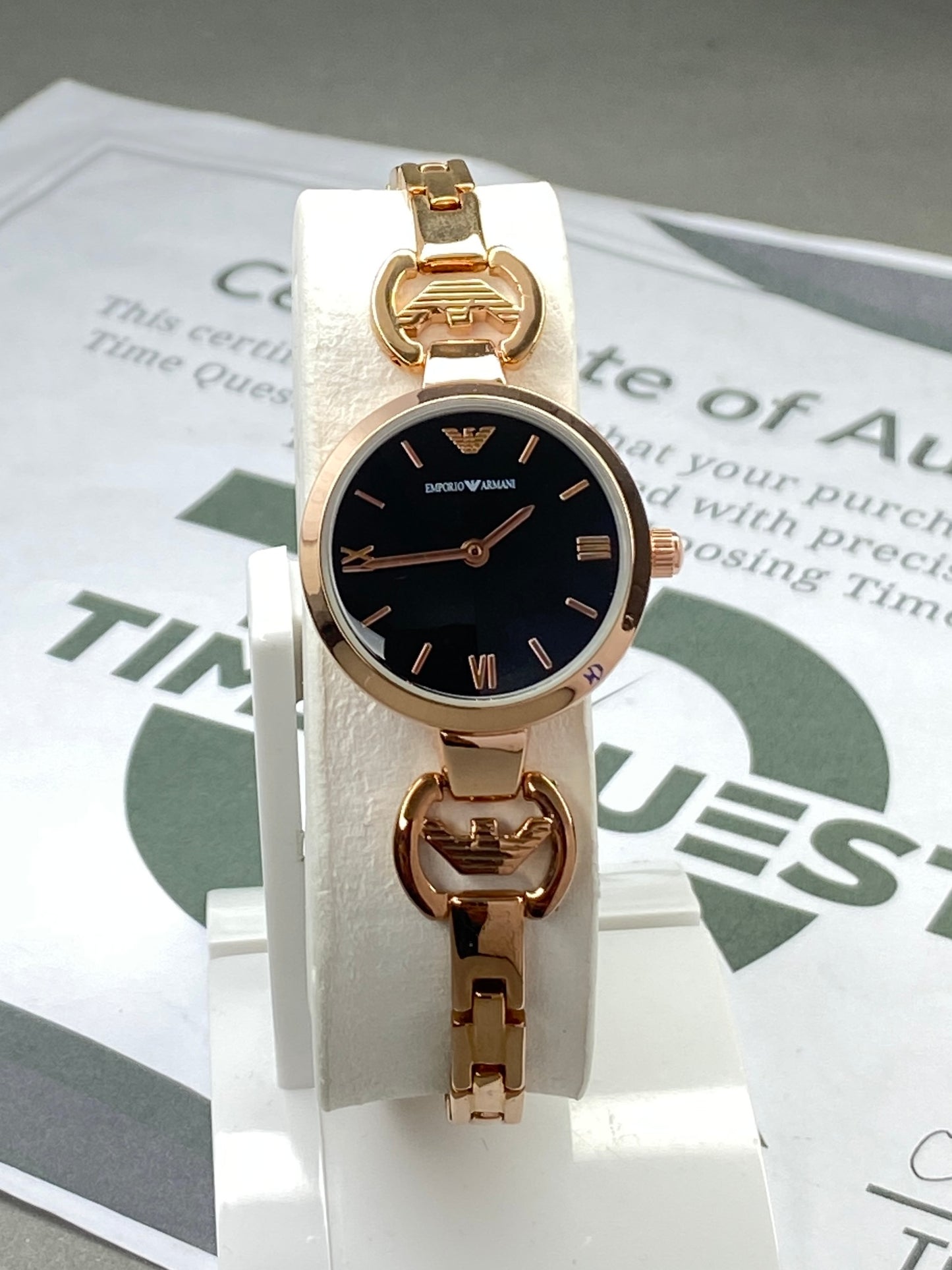 Luxury Round Dial Analog Display Stainless Steel Chain Watch for Ladies – A Perfect Gift for Her