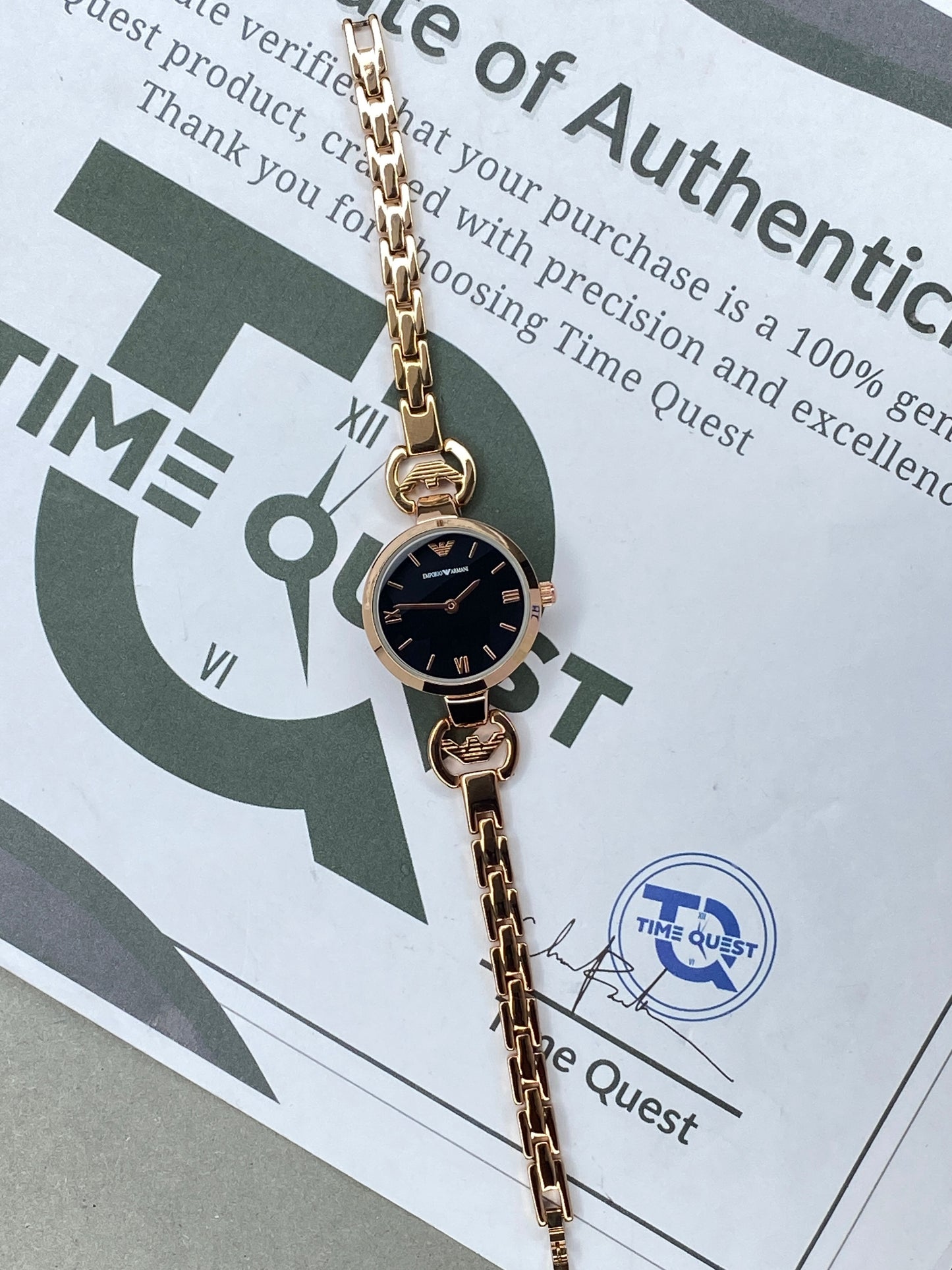 Luxury Round Dial Analog Display Stainless Steel Chain Watch for Ladies – A Perfect Gift for Her