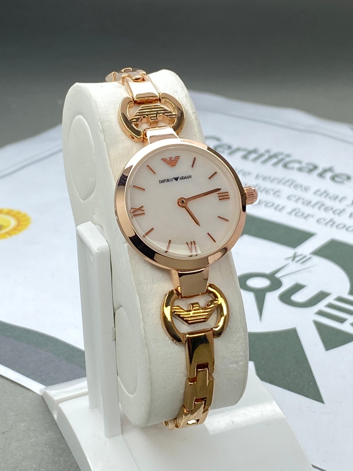 Luxury Round Dial Analog Display Stainless Steel Chain Watch for Ladies – A Perfect Gift for Her