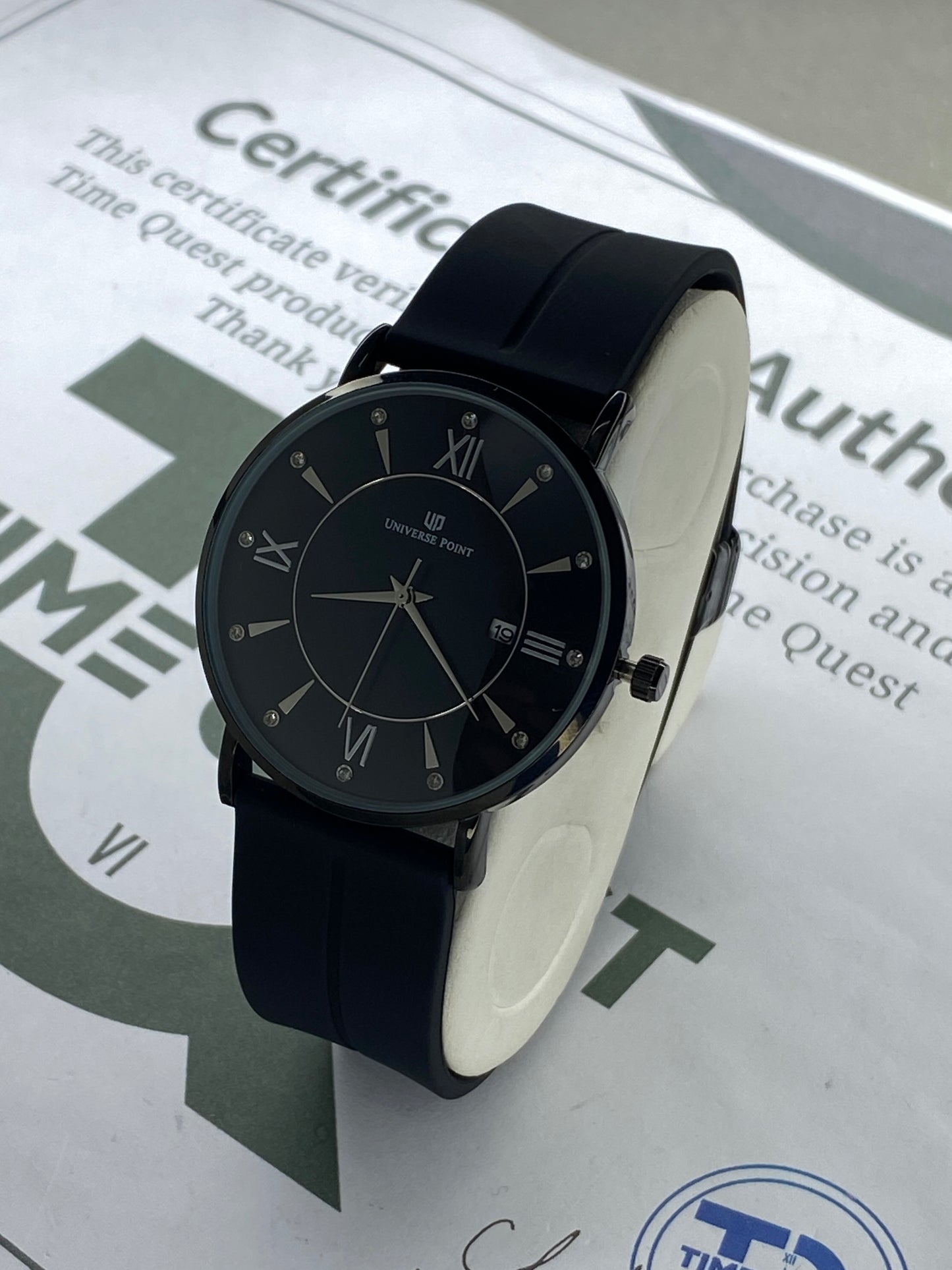 Universe Point Round Dial Analog Quartz Men's Watch With Silicone Strap Magnetic Lock and Date Display