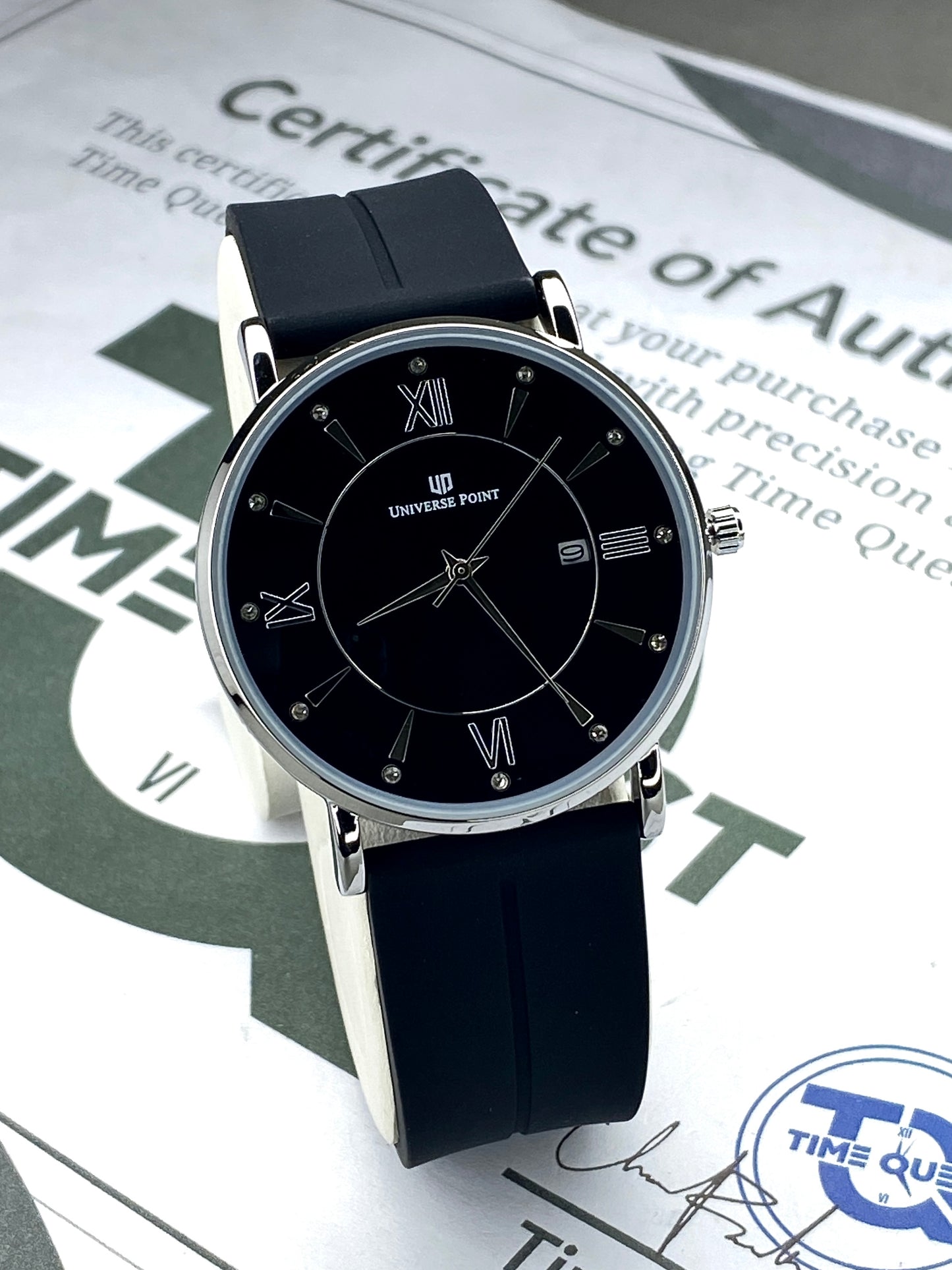 Universe Point Round Dial Analog Quartz Men's Watch With Silicone Strap Magnetic Lock and Date Display