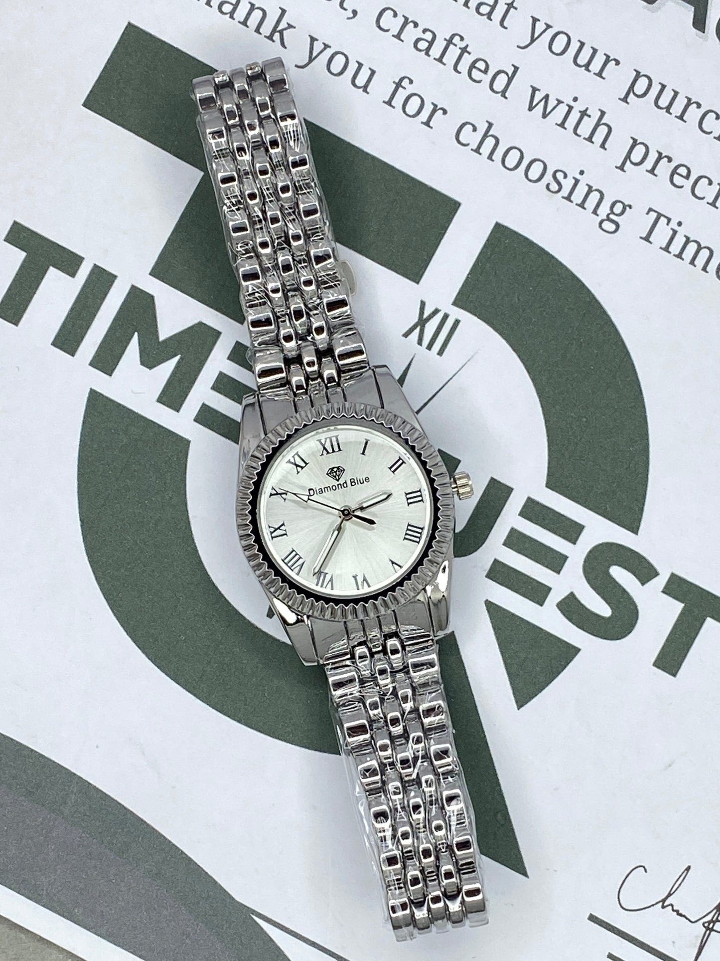 Ladies Round Dial Alanog Quartz Movement Luxury Chain Watch - A Perfect Gift For Her