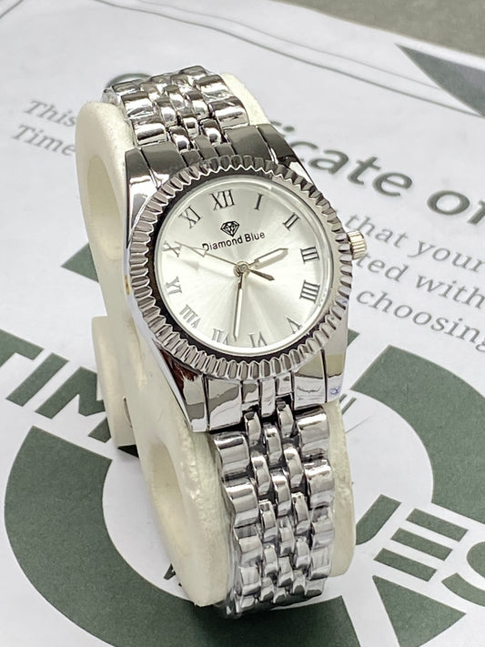 Ladies Round Dial Alanog Quartz Movement Luxury Chain Watch - A Perfect Gift For Her