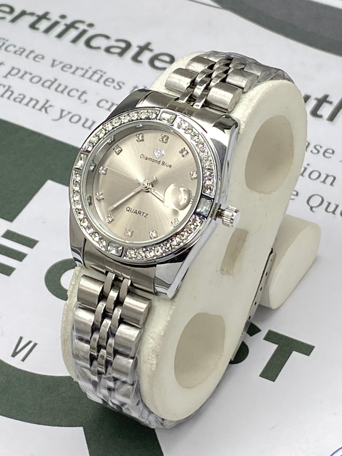 Premium Alanog Quartz Ladies Chain Watch With Date Display - An Elegant Gift For Her